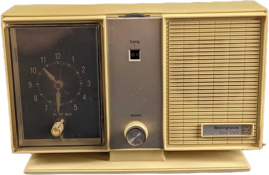 Vintage Westinghouse Solid State Clock Radio (1 of 7)