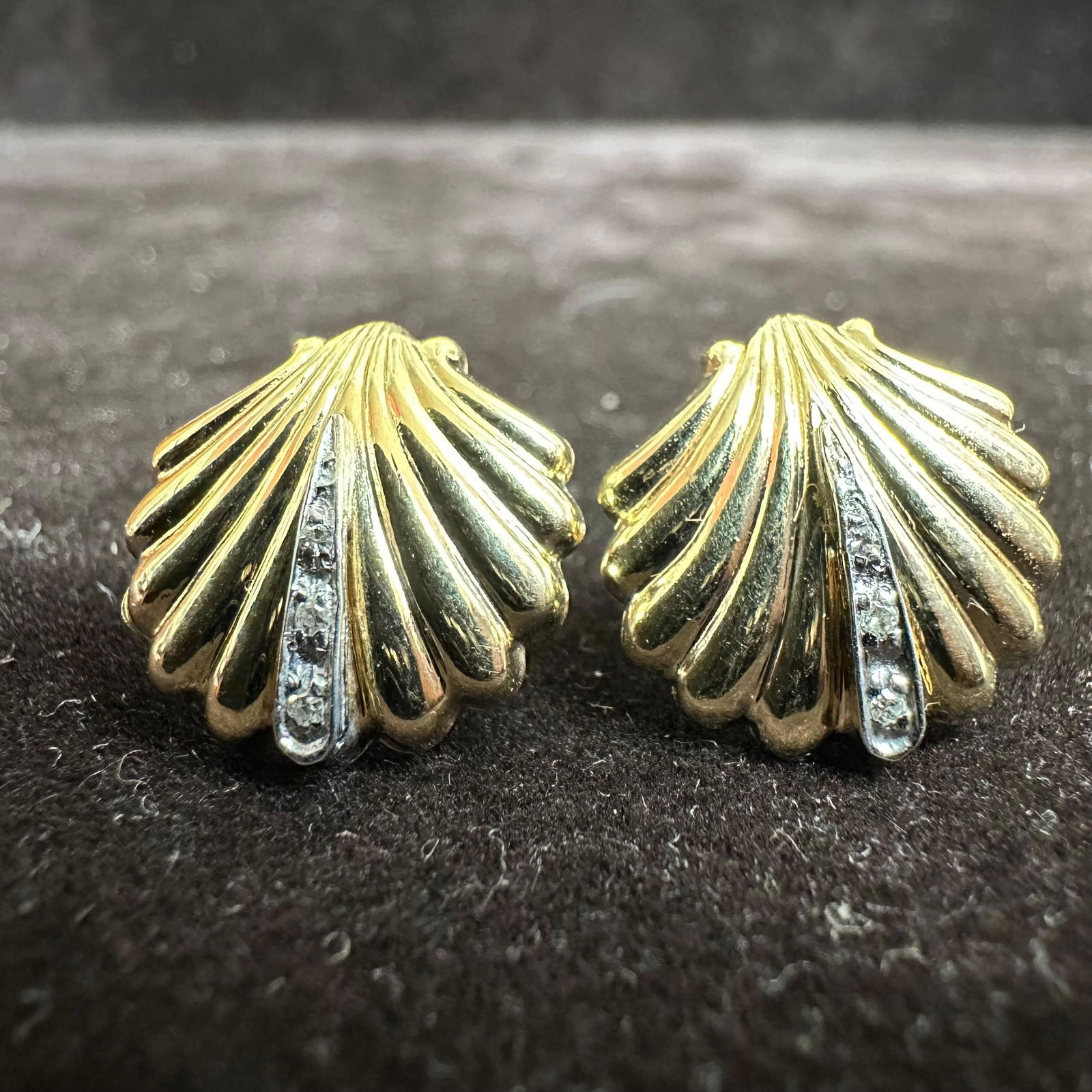 Accent Diamonds Shell Design 14K Yellow Gold Earrings V16 (1 of 4)