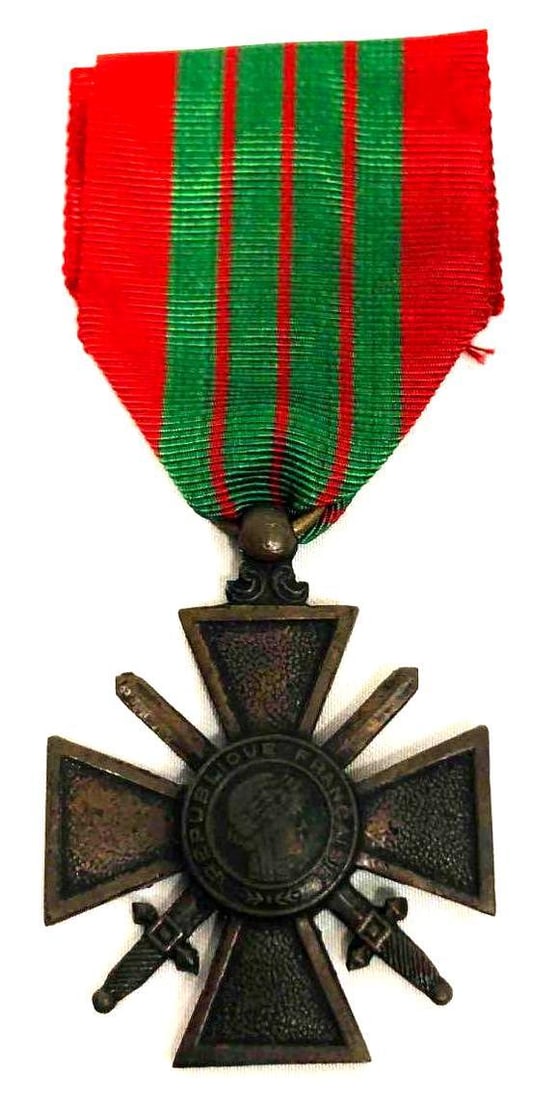 Croix De Guerre WWII Medal 1939: The Croix De Guerre medal. This medal was awarded to French and allied soldiers who were cited for bravery during their service in World War 2. This fine medal has been tested and researched to the