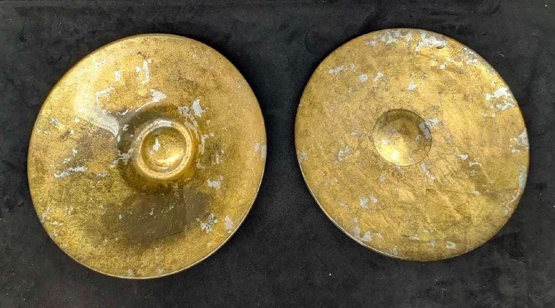 Large Vintage Italian Gold And Silver Tone Display Glass Bowl And Center Plate: Large Vintage Italian Gold And Silver Tone Display Glass Bowl And Center Plate. The maker and date of creation is unknown. The bowl is 3 1/2" x 15 1/2" x 15 1/2". The plate is approx 1 3/4" x 15 3/8"