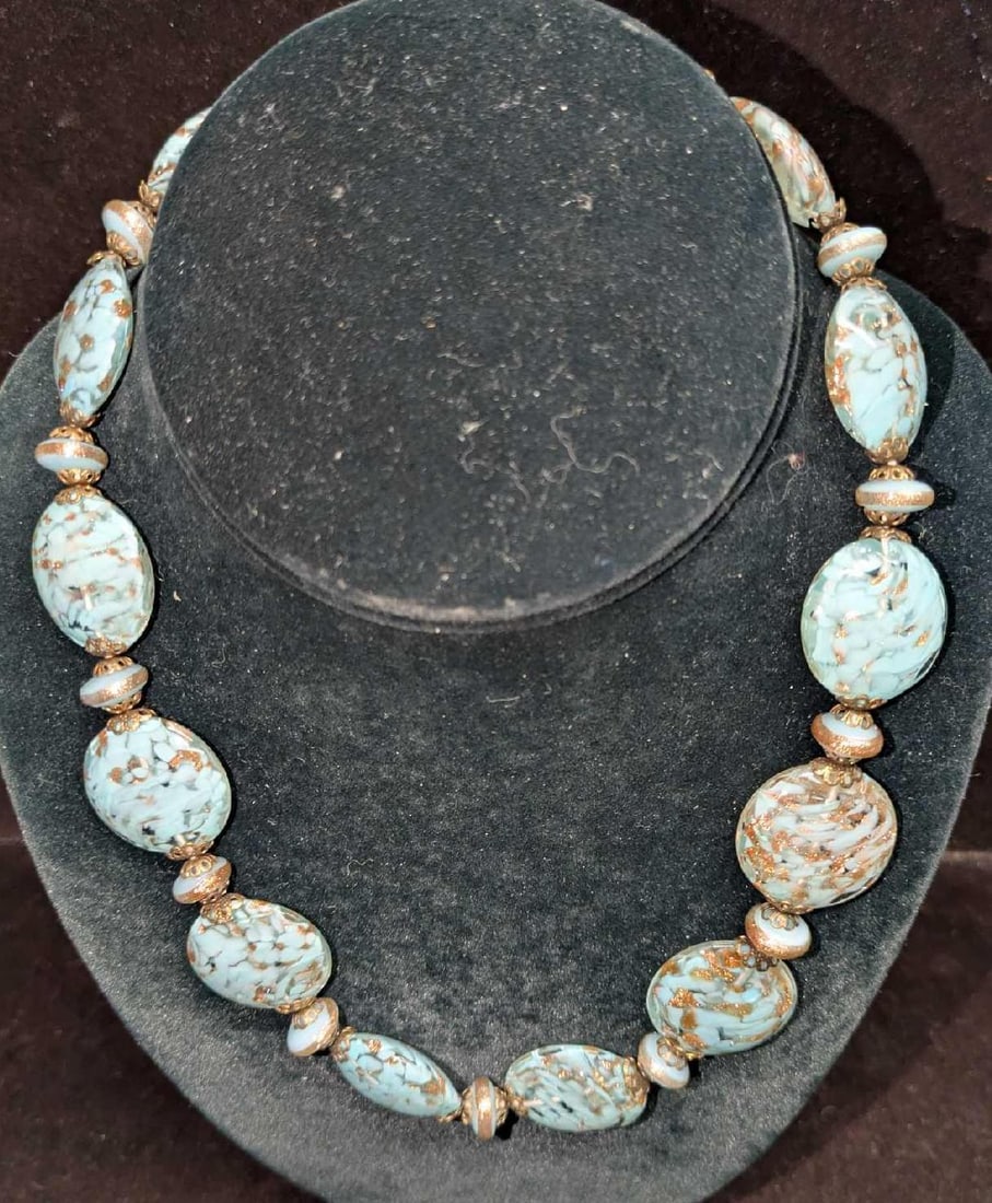 Vintage Italian Murano Blue And Gold Art Glass Bead Necklace HHH: Vintage Italian Murano Blue And Gold Art Glass Bead Necklace HHH. Glass beads with hand painted designs. Is approx 18" and it weighs 0.17lb.