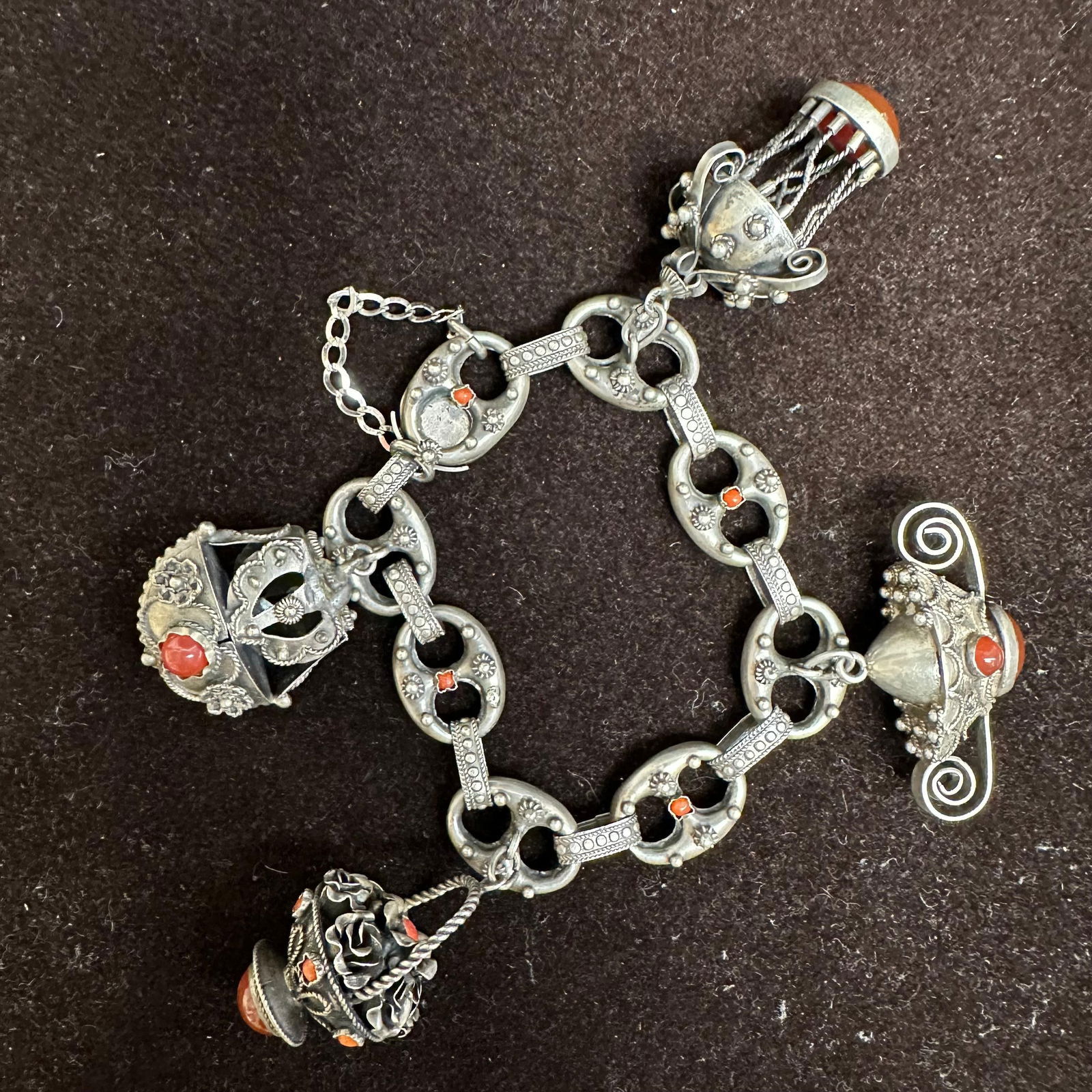 Carnelian Silver 800 Gemstone Charm Mariner Chain Bracelet K74: This item is in good pre-owned, previously used/displayed condition with noticeable light wear and surface scratches. Please reference all photos for full details. This piece of jewelry has been teste
