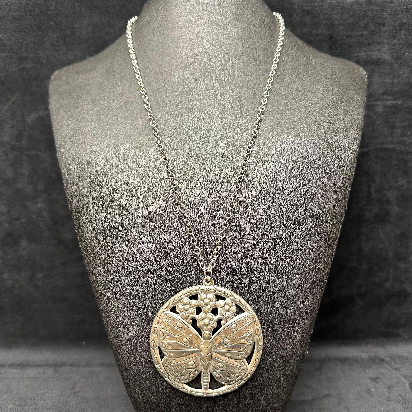 Gorham Sterling Silver Holiday Christmas Butterfly Ornament and Chain #2: This item is in good pre-owned, previously used/displayed condition with noticeable light wear and surface scratches. Please reference all photos for full details. This piece of jewelry has been teste