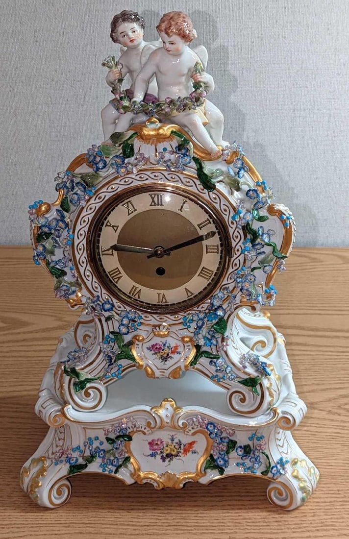 "F62" Vintage Meissen Mantel Porcelain Clock With Base (1 of 8)