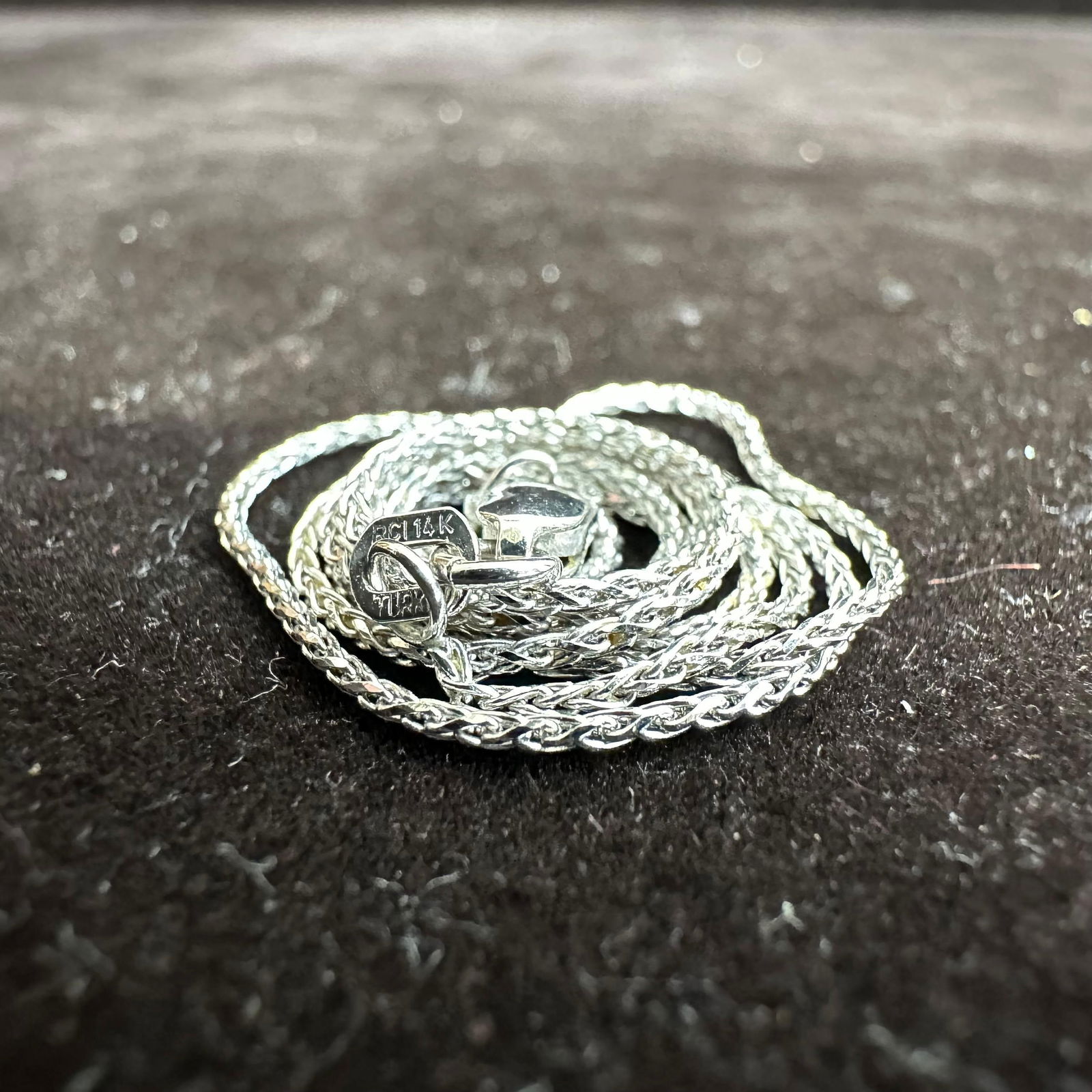 Turkey RCI 14K White Gold Silver Chain Necklace V91: This item is in good pre-owned, previously used/displayed condition with noticeable light wear and surface scratches. Please reference all photos for full details. This piece of jewelry has been teste