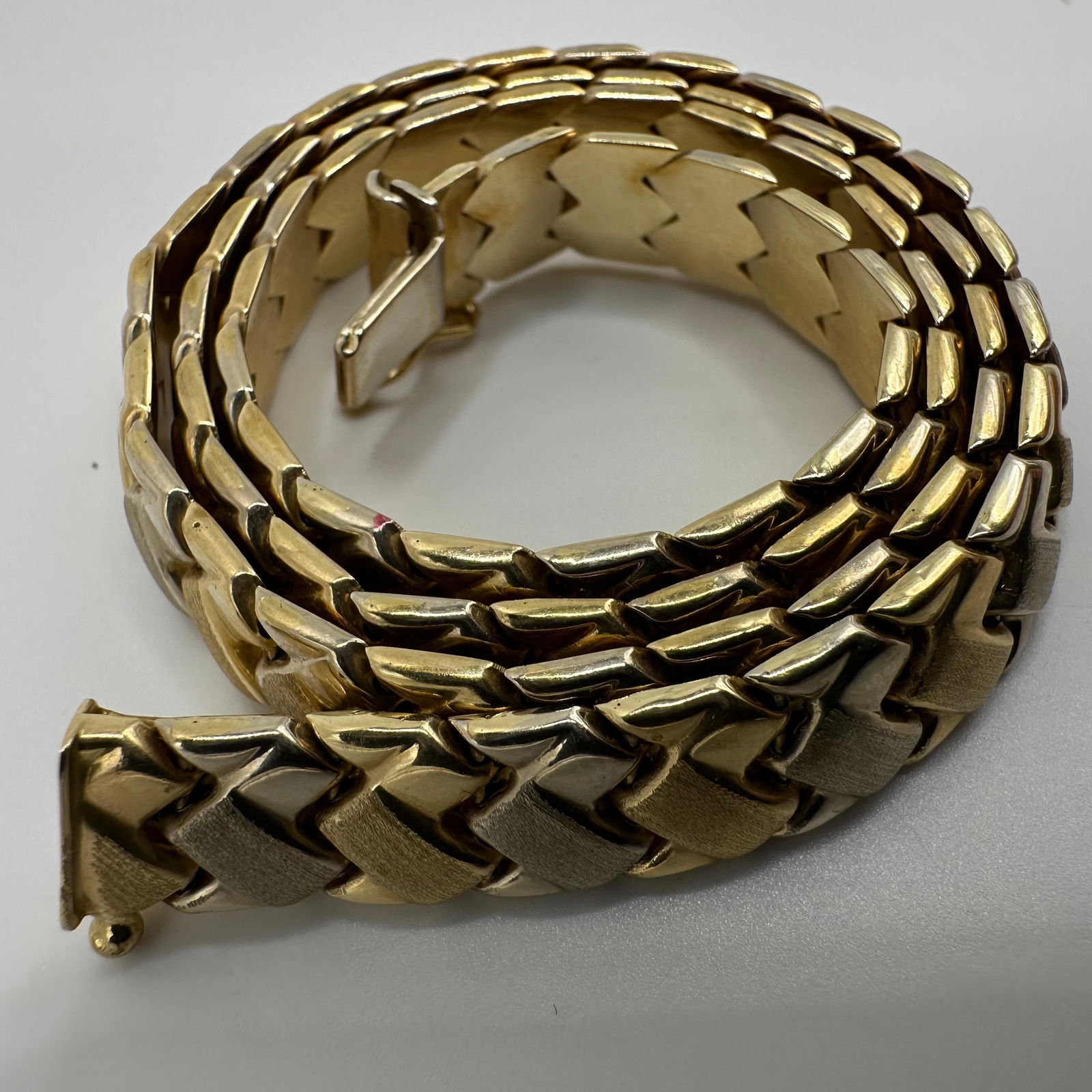 Aurafin 14K Two Tone Gold Woven Link Chain Necklace: This item is in good pre-owned, previously used/displayed condition with noticeable light wear and surface scratches. Please reference all photos for full details. This piece of jewelry has been teste