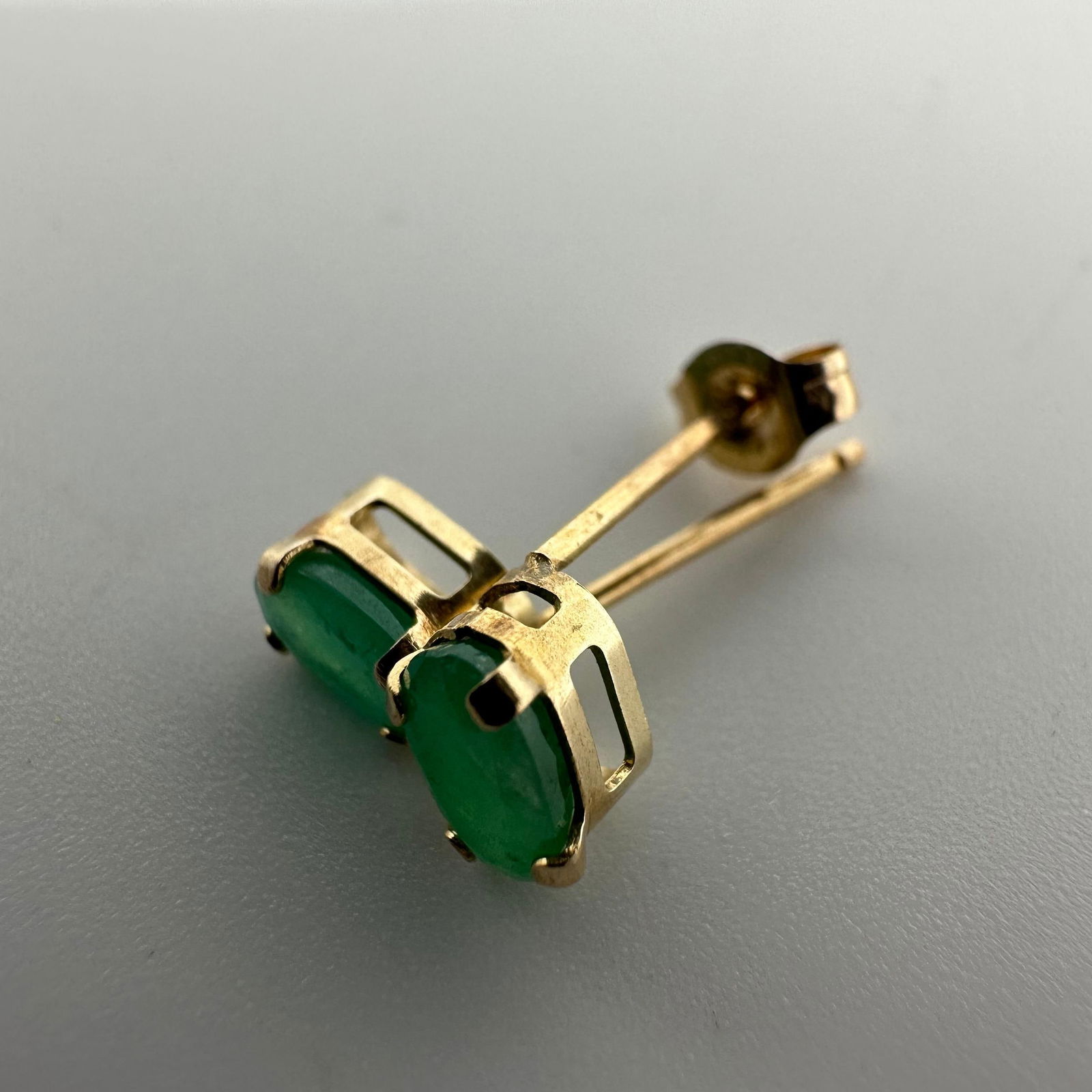 Green Stone JCM 10K Gold Earrings W44: This item is in good pre-owned, previously used/displayed condition with noticeable light wear and surface scratches. Please reference all photos for full details. This piece of jewelry has been