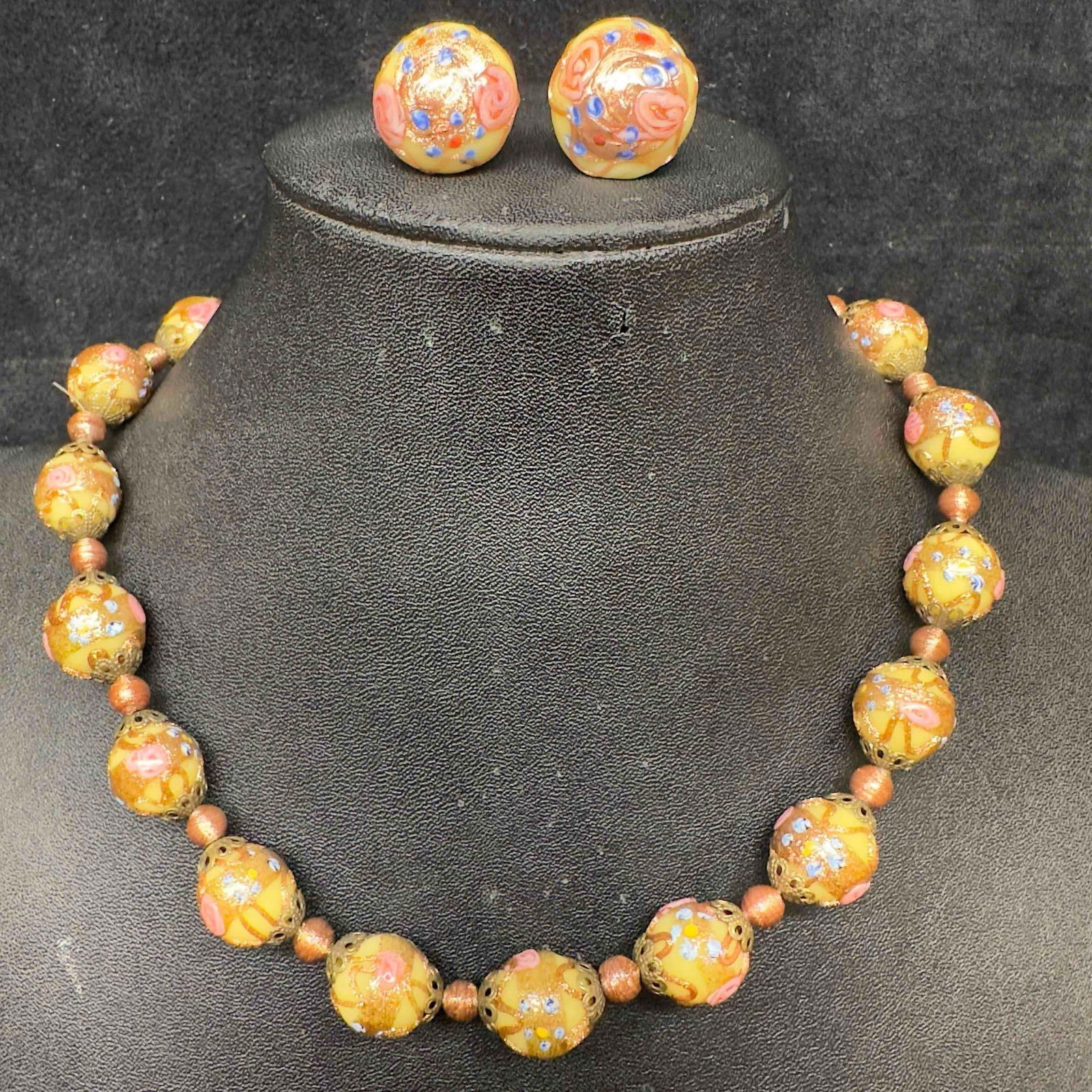 Venetian Murano Lamp Work Art Glass Fiorato Creme Colored Beaded Bead Necklace and Earrings Set B98: Venetian Murano Lamp Work Art Glass Fiorato Creme Colored Beaded Bead Necklace and Earrings Set B98. Necklace and earrings with creme colored glass beads with beautiful hand painted designs on each.