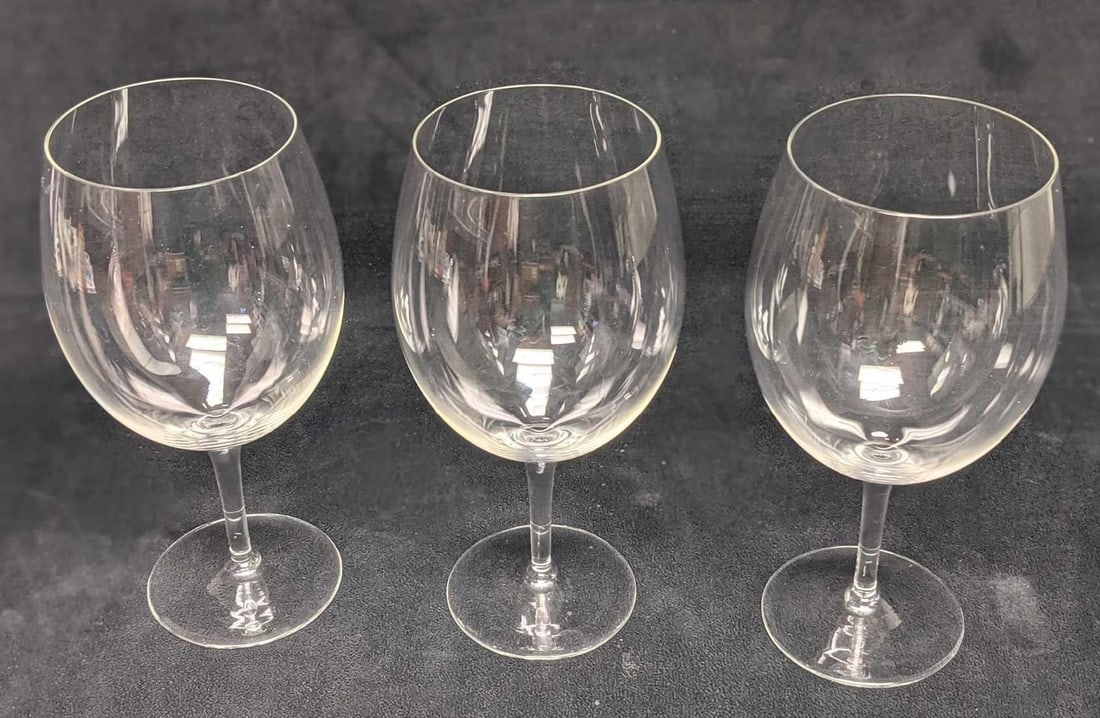 Three Glass Red Wine Glasses: Three Glass Red Wine Glasses! Maker and date of creation is unknown. The glasses are approx 4" x 4" x 8" and they weigh together 1.1lb. Glasses are in a good, unused condition with no known damage.