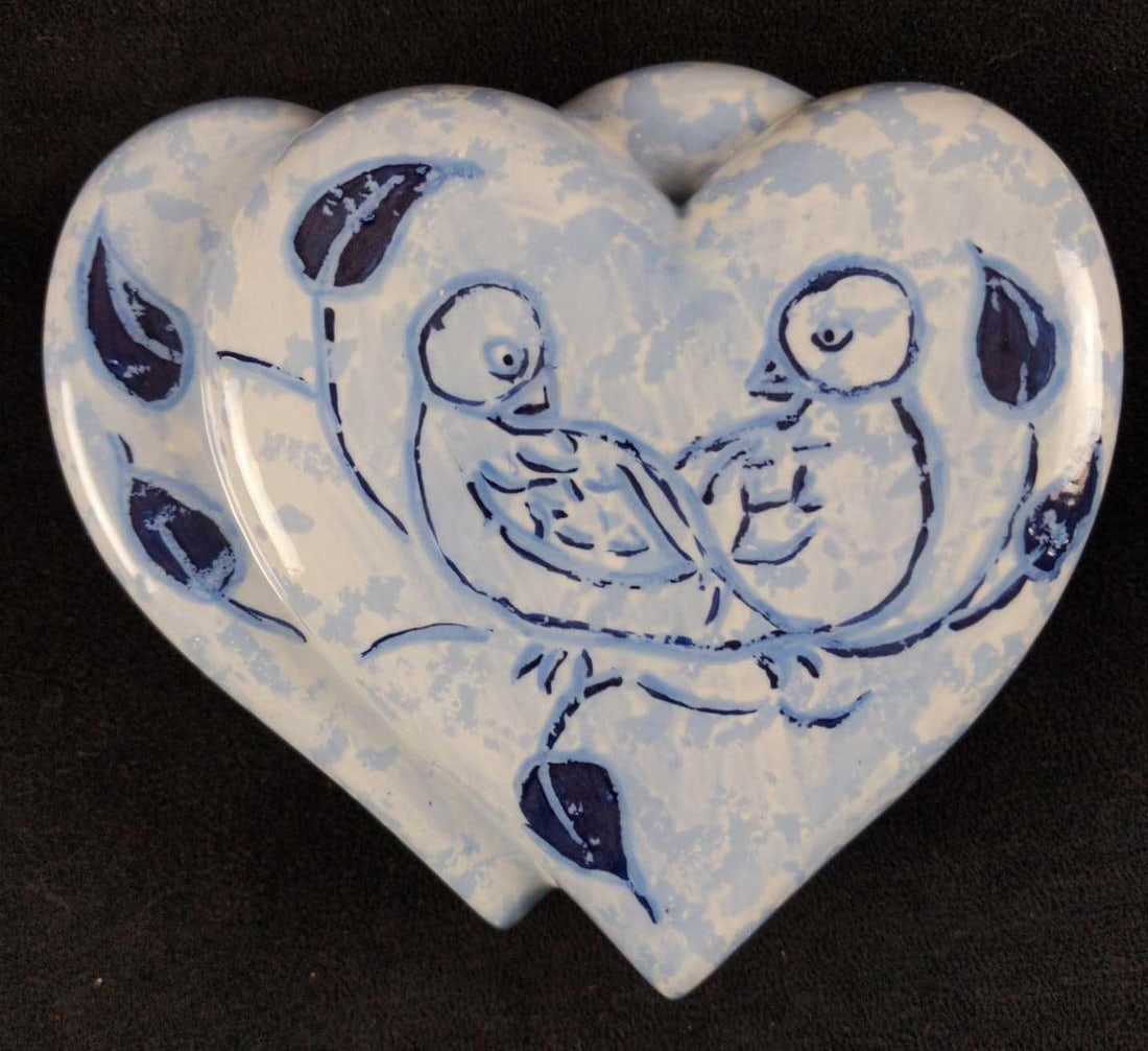 Vintage Arnels Double Heart Lovebirds Trinket Box: Vintage Arnel's Ceramic Double Heart Lovebirds Trinket Box. Hand-painted. From 1964. Has two cute birds on the front. Is approx 6" x 5" x 2". Is in good, vintage condition with no known damage. Rare!