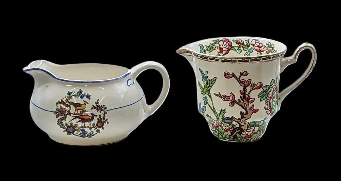 Vintage China Alfred Meakin & Derwood Creamers: Vintage China Alfred Meakin & Derwood Creamers. This lot includes: (1) Vintage Alfred Meakin English China "Medina Shape" Creamer. This is approx 5" x 3 1/2" x 3 1/4" and it