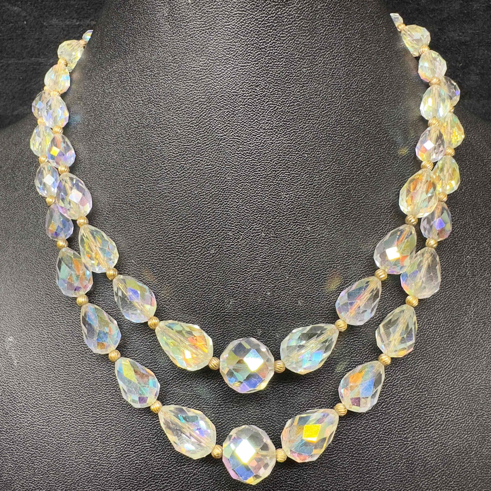 Clear Crystal Glass Bead Costume Jewelry Beaded Double Strand Flower Clasp Accent Necklace I23: Clear Crystal Glass Bead Costume Jewelry Beaded Double Strand Flower Clasp Accent Necklace I23. Necklace clear glass beads with beautifully shaped designs on each. The necklace features a open box