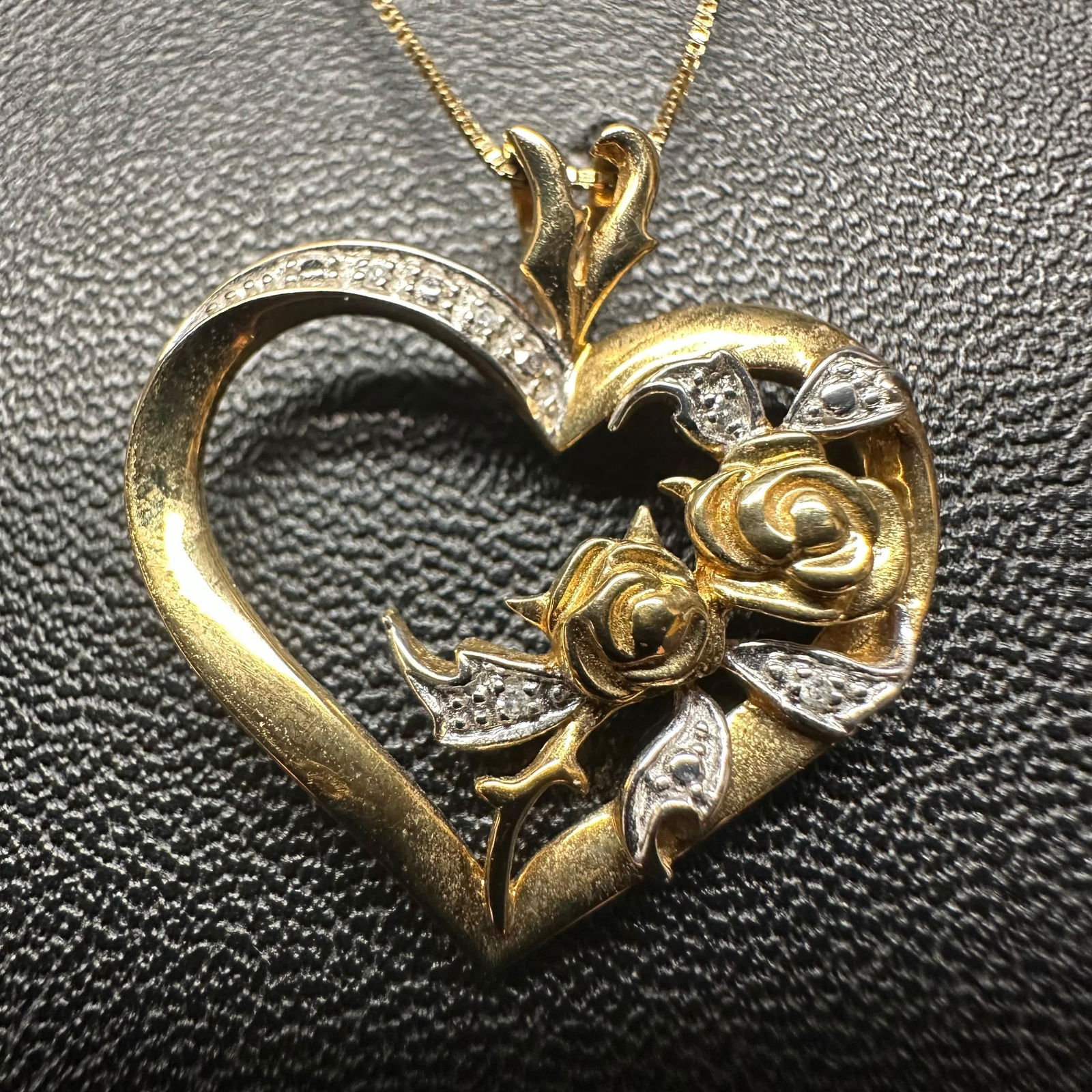 Accent Diamonds Heart Shaped Rose Floral Motifs 10K Gold Necklace M66: This item is in good pre-owned, previously used/displayed condition with noticeable light wear and surface scratches. Please reference all photos for full details. This piece of jewelry has been