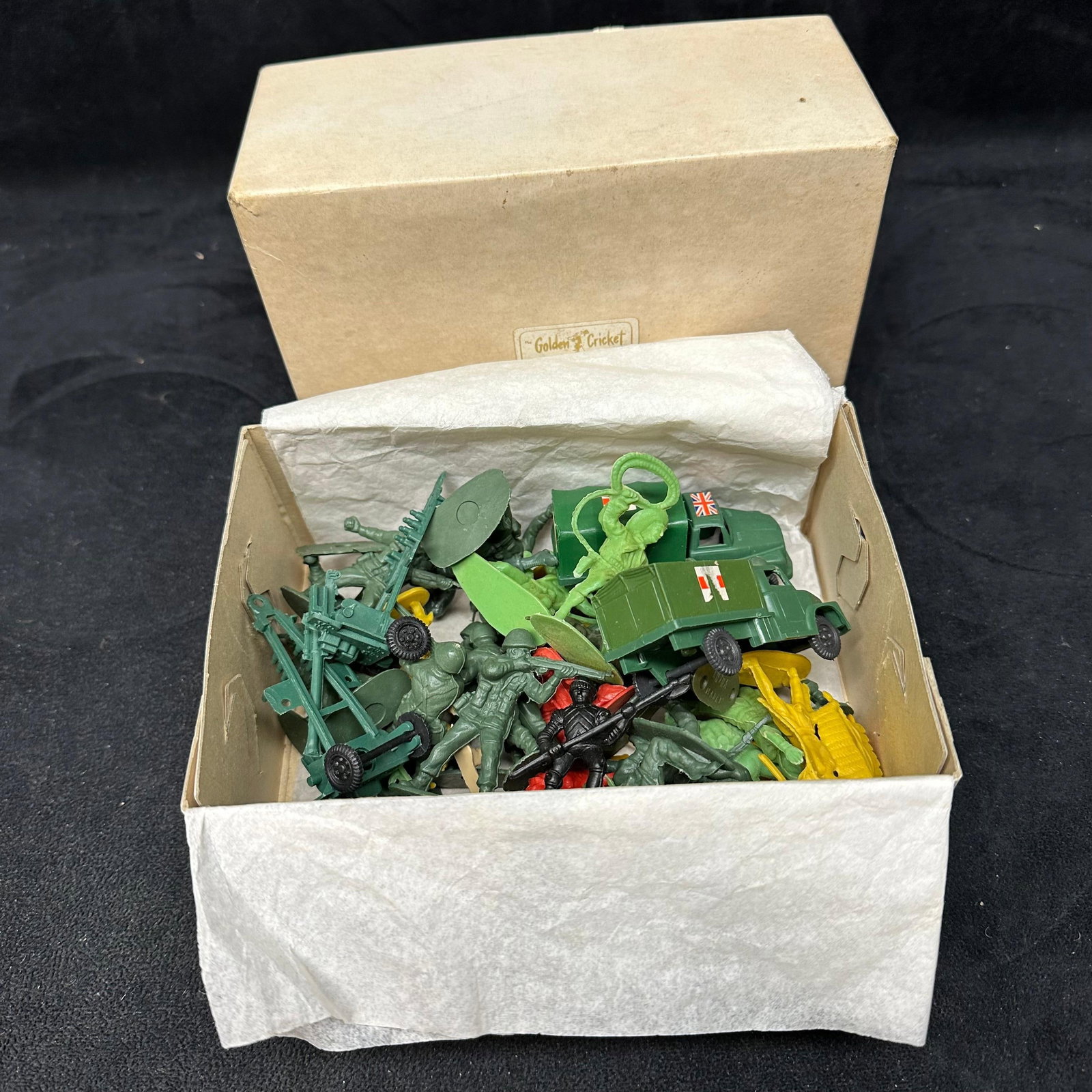 Vintage Plastic Toy Soldier Indian Cowboy Figures Vehicles and Accessories (1 of 6)