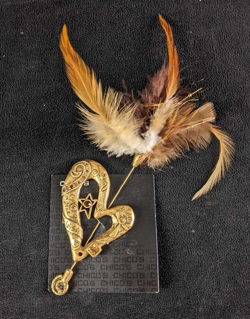 Pin Chico's Heart Pin Gold-toned New Chico's Pin: Pin Chico's Heart Pin Gold-toned New Chico's Pin This is what looks like a brand new Chico's pin with its original packaging/ It has how you can wear it on the back. This decorative pin