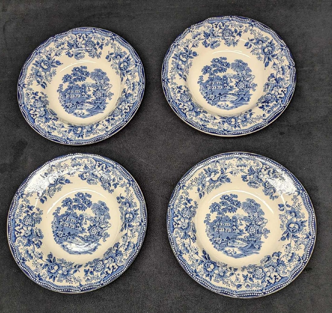 4 Retired Royal Staffordshire Tonquin Bowls C: 4 Retired Royal Staffordshire Tonquin Bowls C. These china bowls are approx 7 3/4" x 7 3/4" x 1" and the total weight is 2.58lbs. The bowls have no known chips or cracks.
