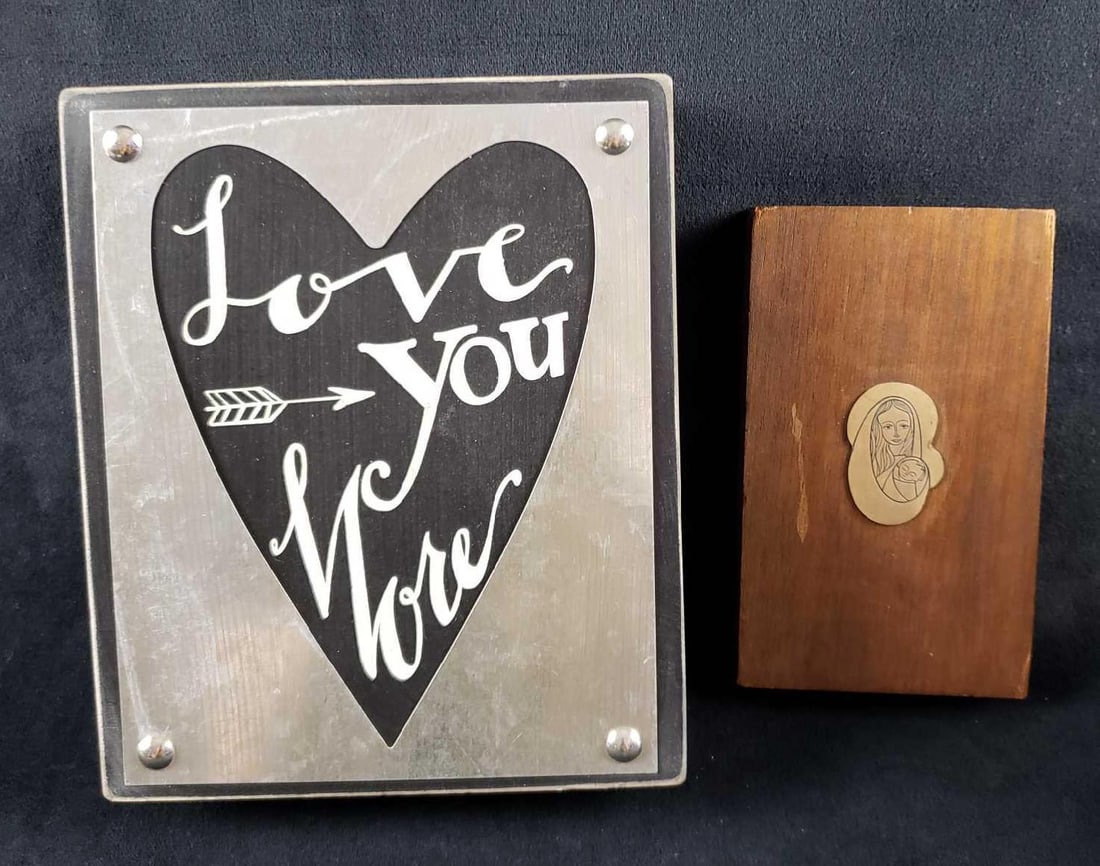 Decorative Wall Hanging Plaques: Decorative Wall Hanging Plaques. These decorative plaques are in good used condition. The plaques have some signs of wear and will need to be cleaned. Included in this set: 1 Virgin Mary wooden