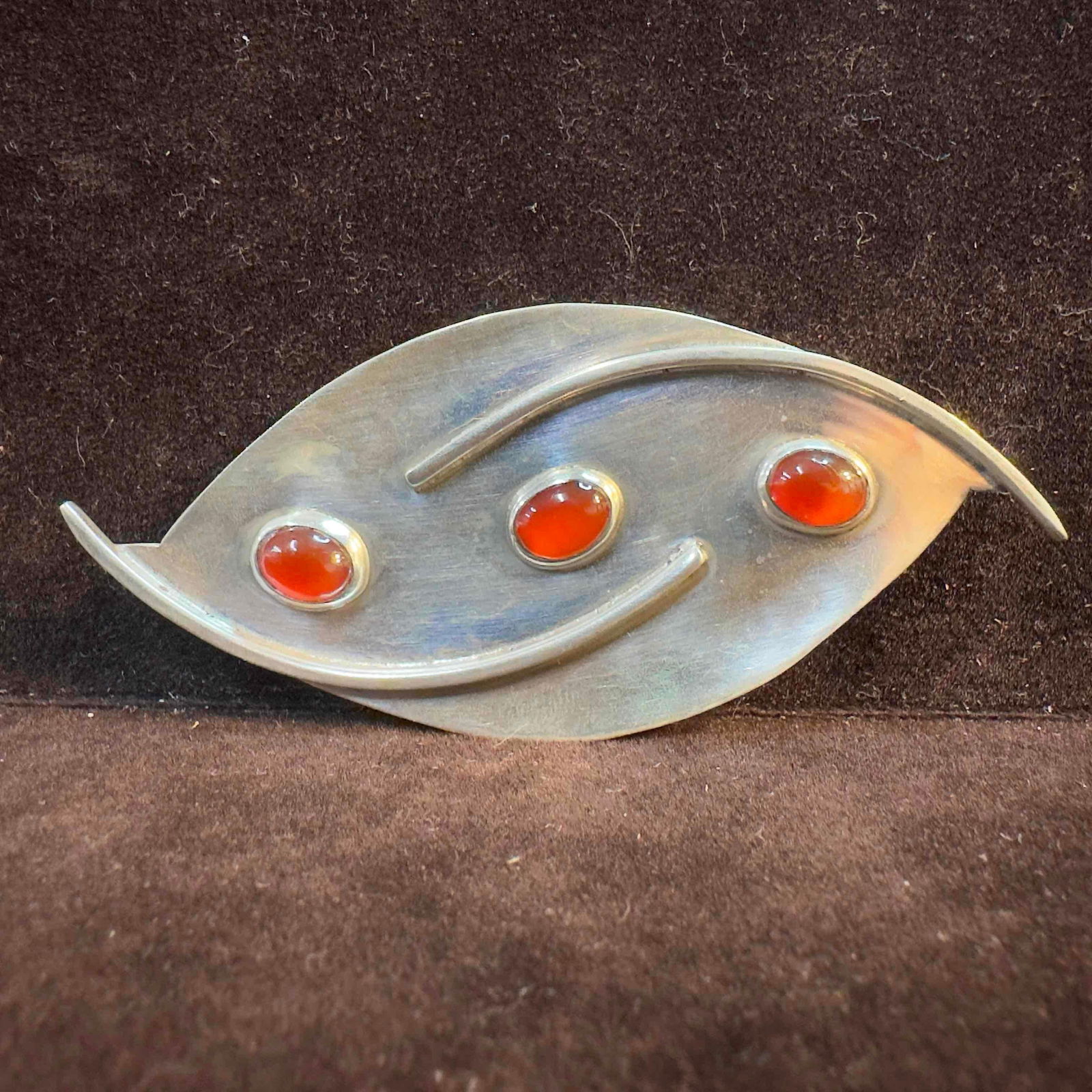 SK Sterling Silver Carnelian Three Cabochon Brooch: This item is in good pre-owned, previously used/displayed condition with noticeable light wear, and surface scratches. Please reference all photos for full details. This piece of jewelry has been