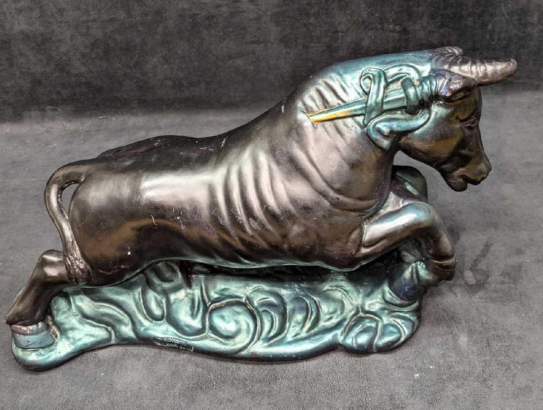 Vintage Silvestri Brothers Corp Bullfighting Bull Chalkware Sculpture: Vintage Silvestri Brothers Corp Bullfighting Bull Chalkware Sculpture. This is approx 17" x 5" x 10 1/4" and it weighs 10.20lbs. The sculpture has some chips and some repairs/touch ups on the bottom/b