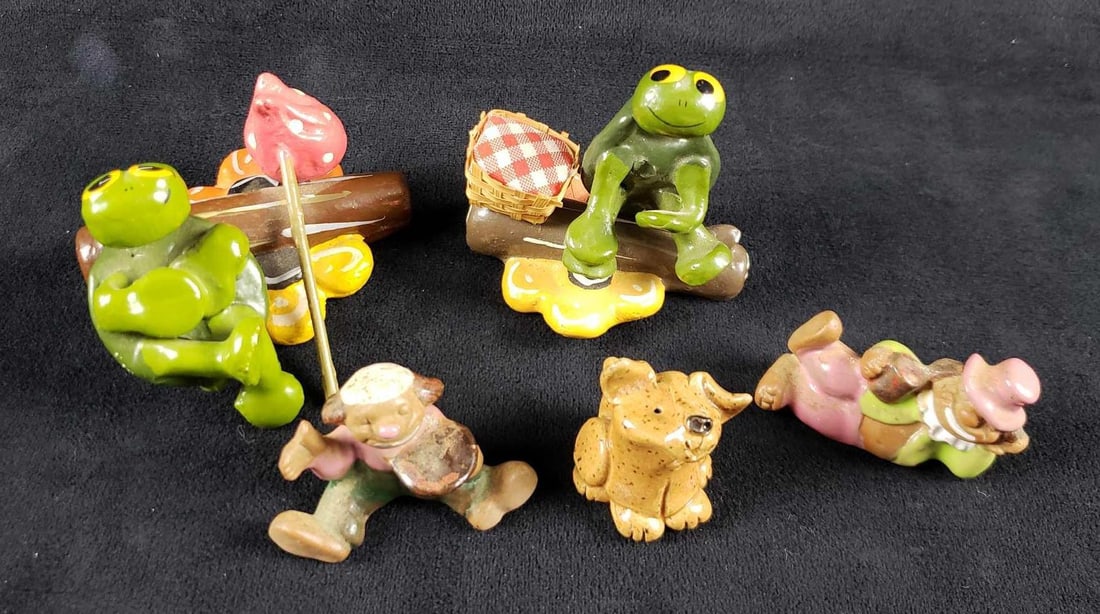 Lot of 5 Small Figurines (1 of 5)