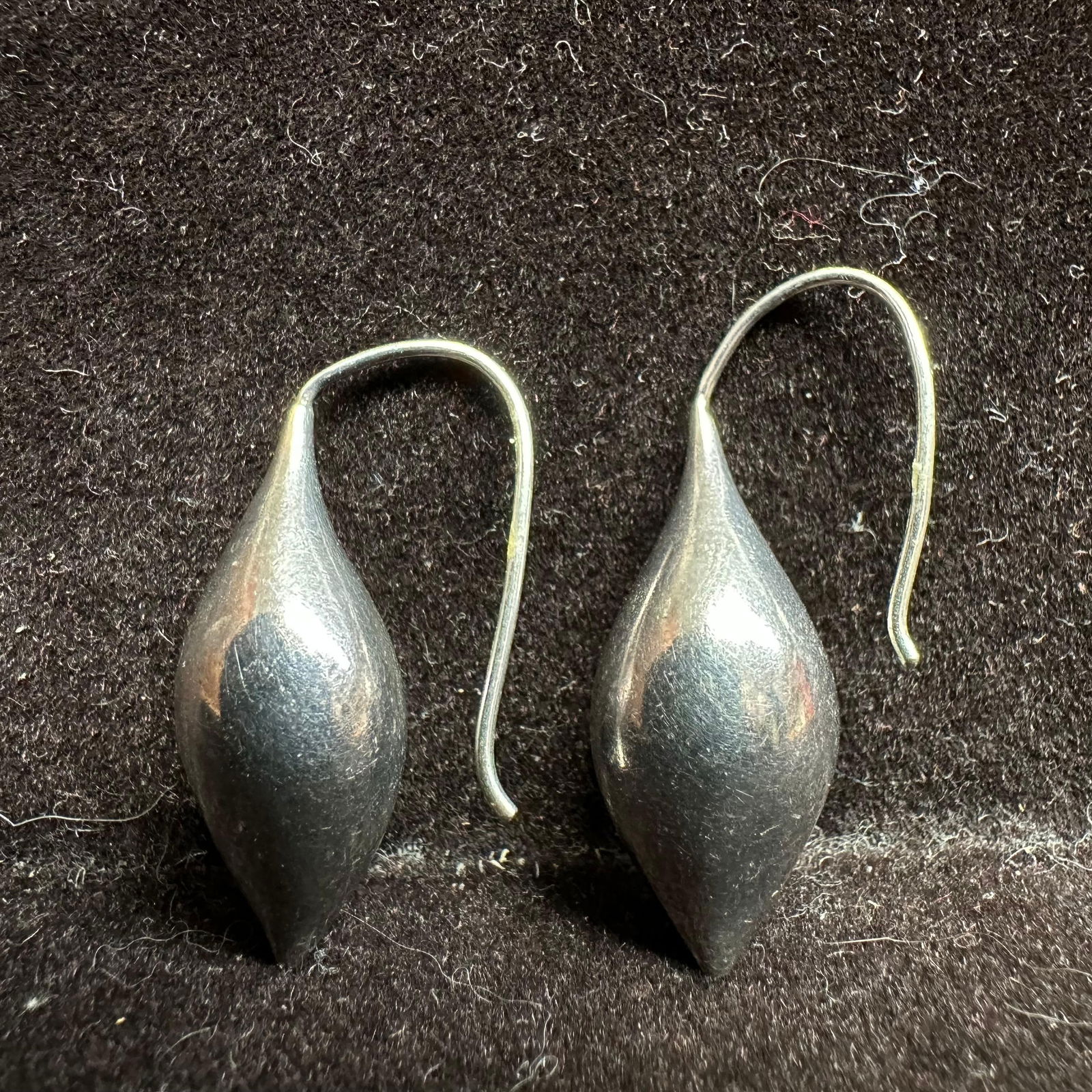 Michael Dawkins Sterling Organic Pod Teardrop Hook Drop Dangle Earrings 925: This item is in good pre-owned, previously used/displayed condition with noticeable light wear and surface scratches. Please reference all photos for full details. This piece of jewelry has been teste