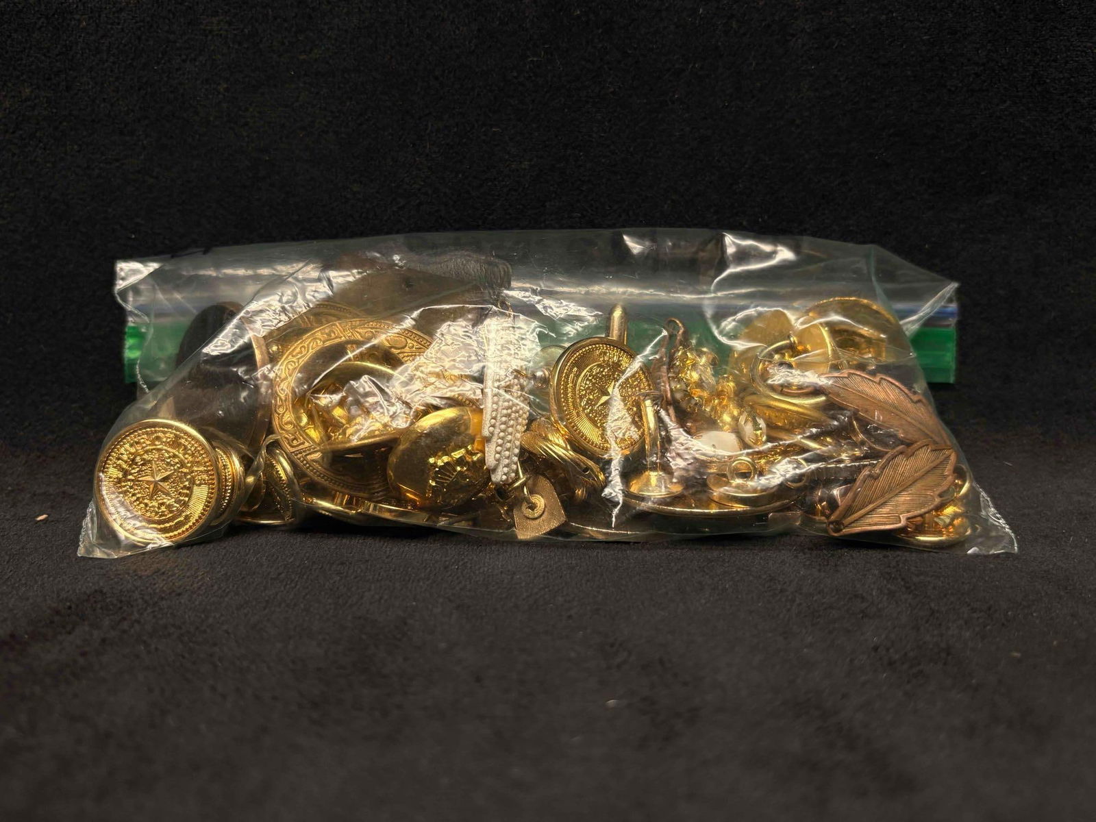 7.2 OZ A Pirates Trinket Bag Gold Charms Beads Buttons and More (1 of 4)