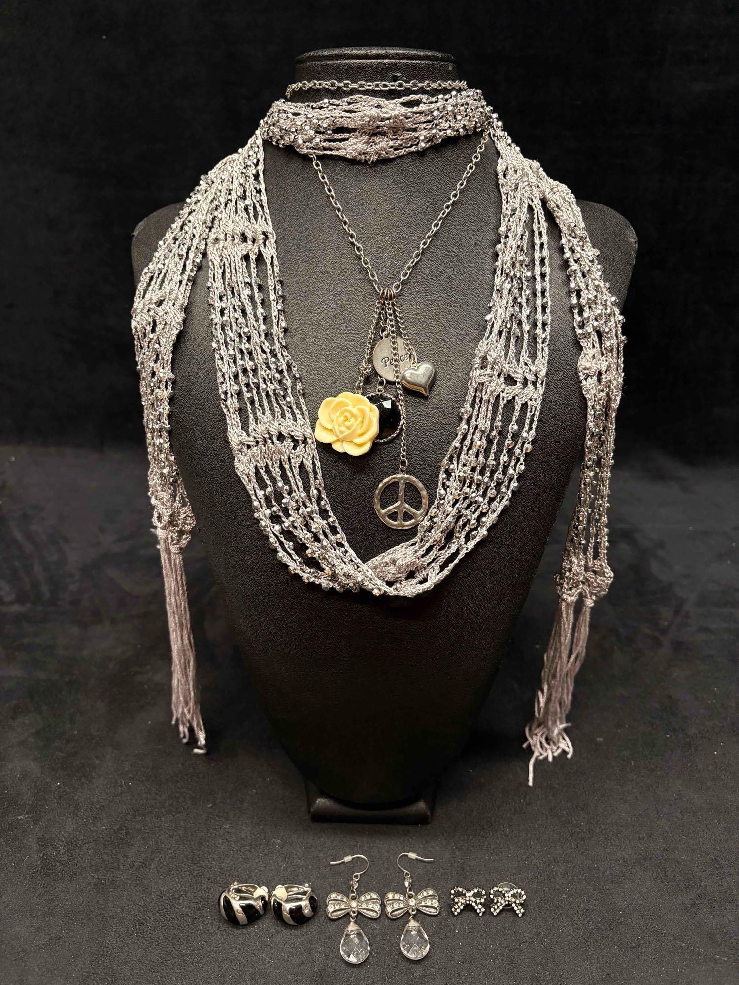 5pc Silver Hipster Themed Mixed Accessories Lot: This lot contains 5 pieces of costume jewelry, all of which in overall good condition with minor flaws due to age and use. Please refer to the images provided for full context of the lot's conditi