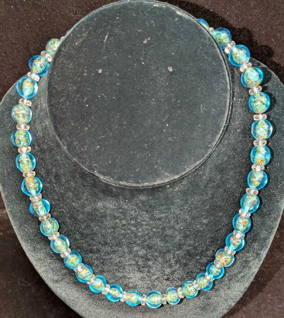 Vintage Italian Murano Art Glass Bead Necklace JJJJJ: Vintage Italian Murano Art Glass Bead Necklace JJJJJ Colorful glass beads with hand painted designs. This is approx 18" and it weighs 0.08lb.