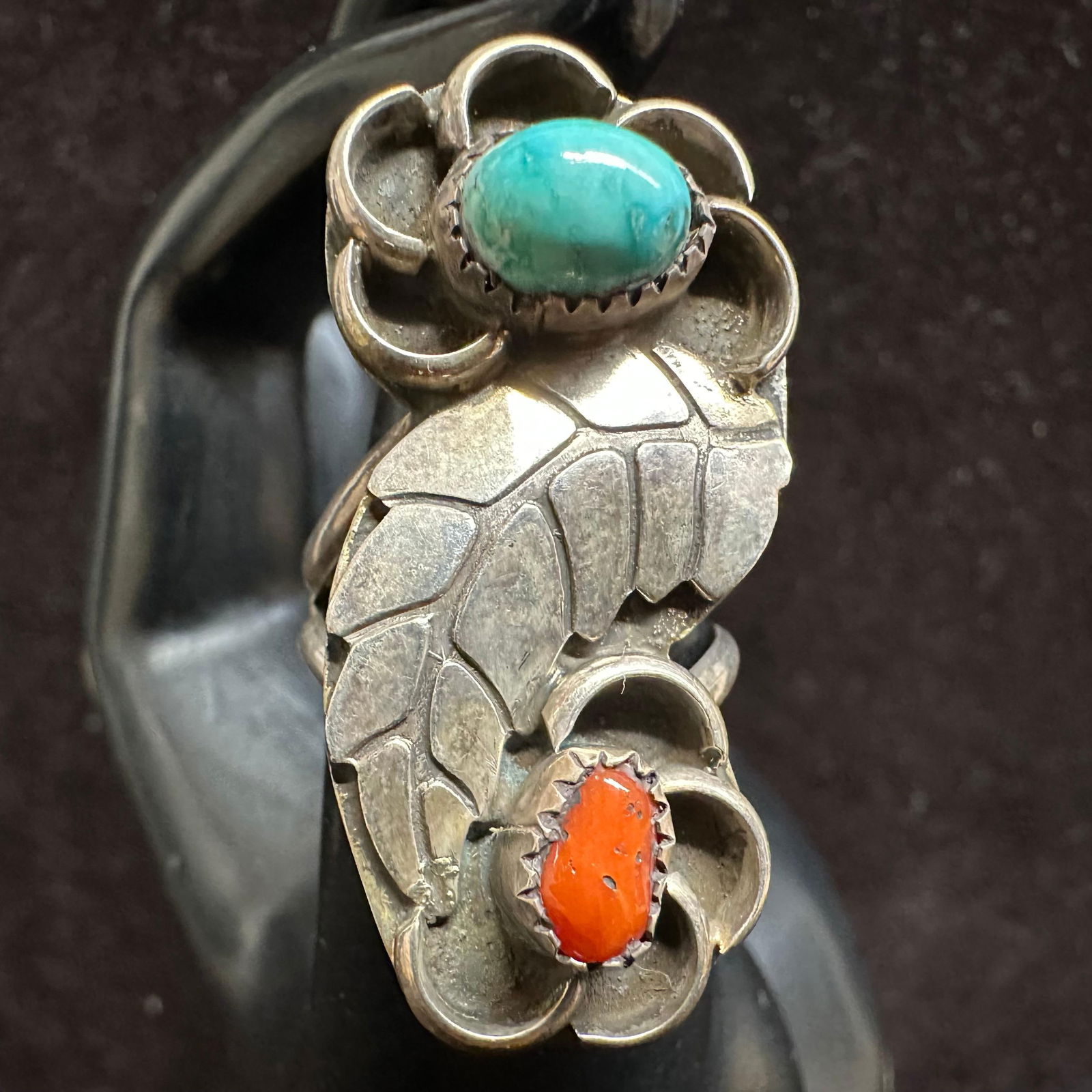 Navajo Native American Style Leaf Turquoise Red Coral Silver Ring: This item is in good pre-owned, previously used/displayed condition with noticeable light wear and surface scratches. Please reference all photos for full details. This piece of jewelry has been