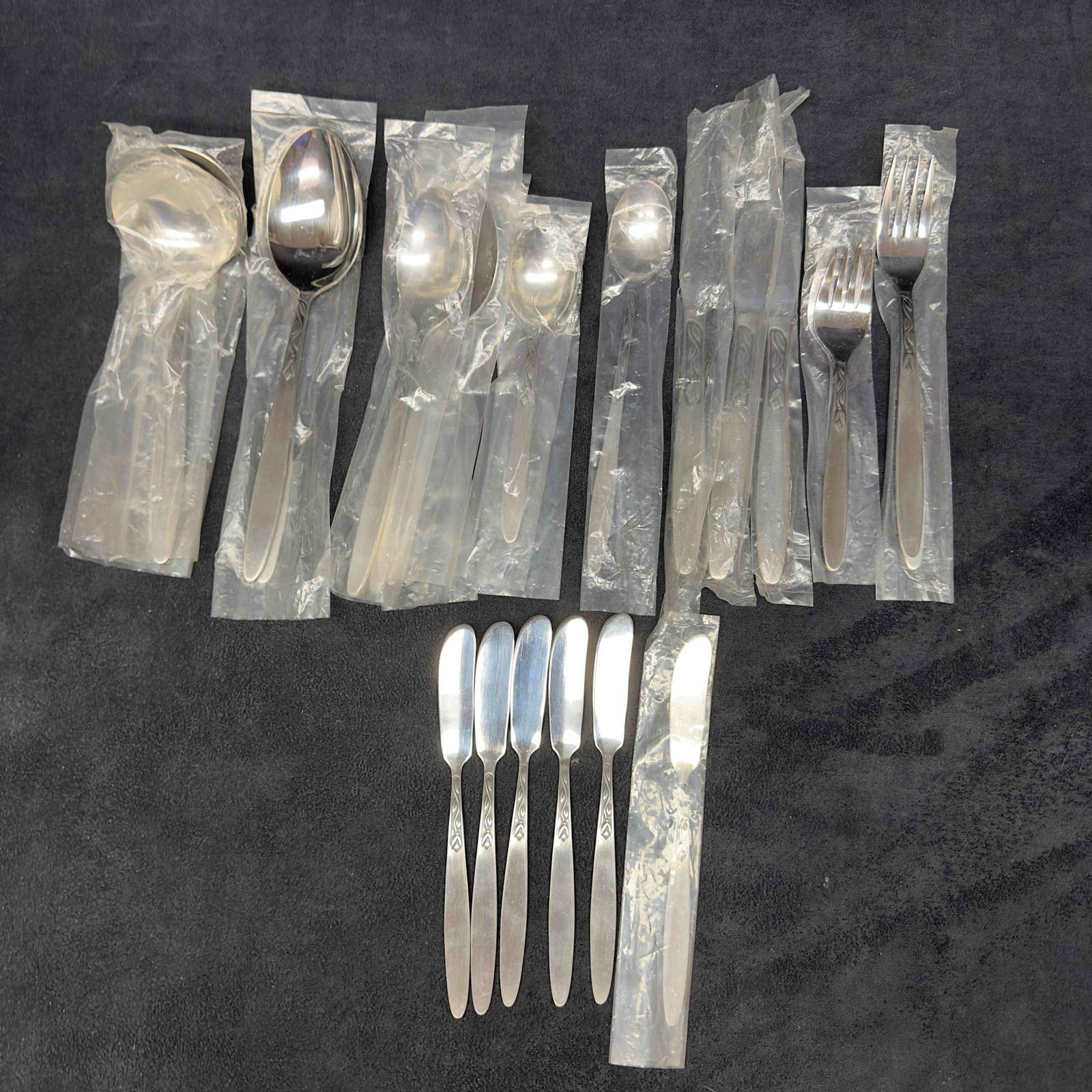 Amefa Stainless Holland Tulip Time 23 Pieces Dinner Salad Forks Knives Teaspoons Set: Amefa Stainless Holland Tulip Time 23 Pieces Dinner Salad Forks Knives Teaspoons Set. This retired series was released from Amefa. This includes: (2) Serving Spoon. This is approx. 8 1/4"