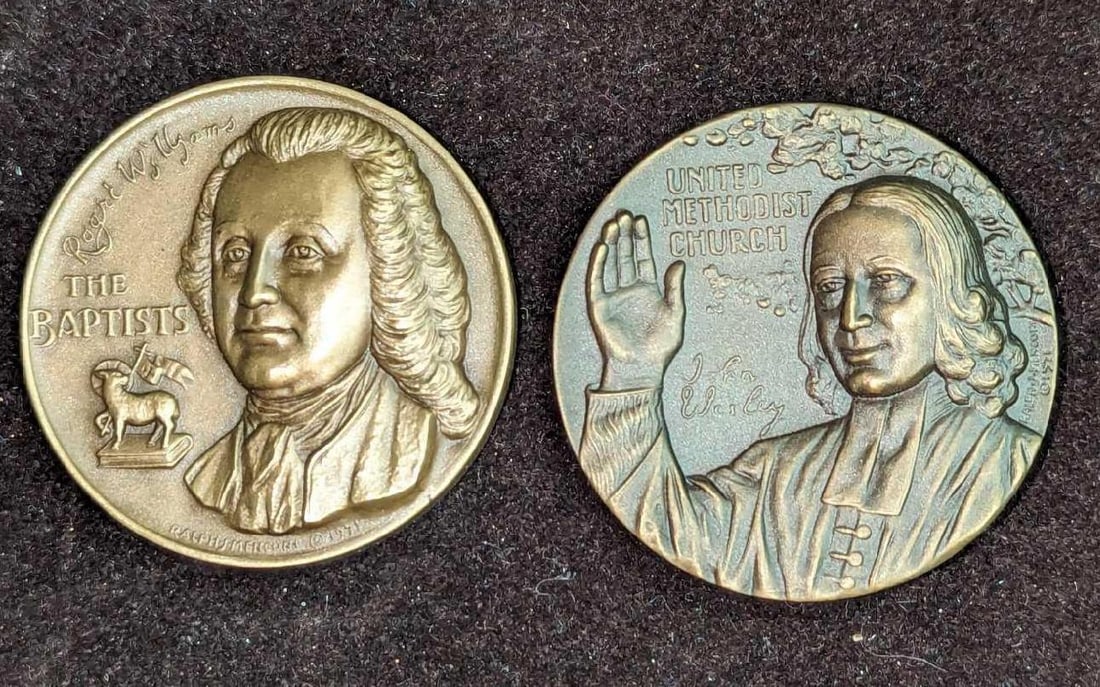 Vintage Ralph Menconi Baptists & United Methodist Church Bronze Medals: Vintage Ralph Menconi Baptists & United Methodist Church Bronze Medals. Part of the "Great Religions Of The World" series. Each coin is approx 1 3/4" x 1 3/4" x 1/8". The total weight is 0.25lb. By th