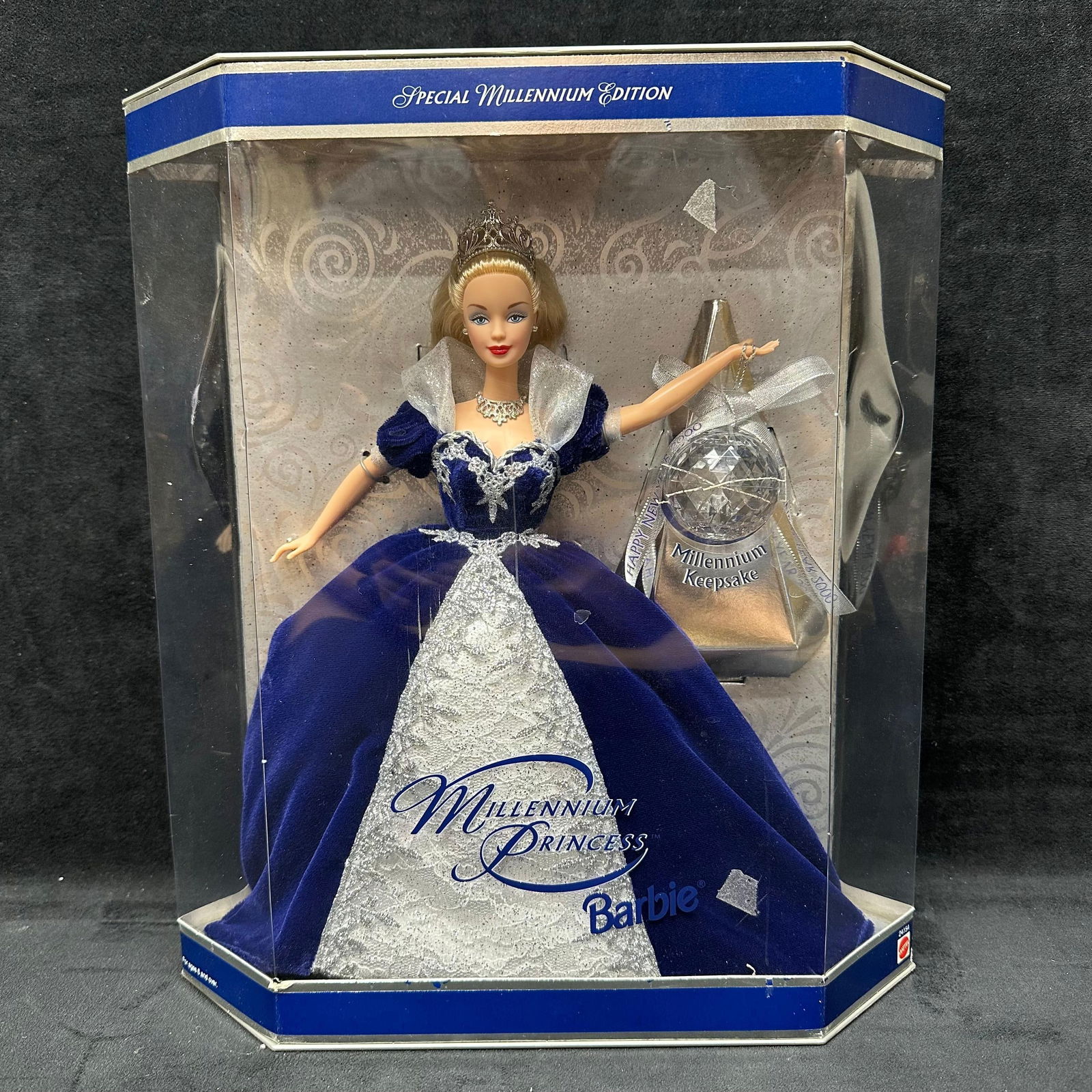 Millennium Princess Barbie Doll Special Millennium Edition B (1 of 5)