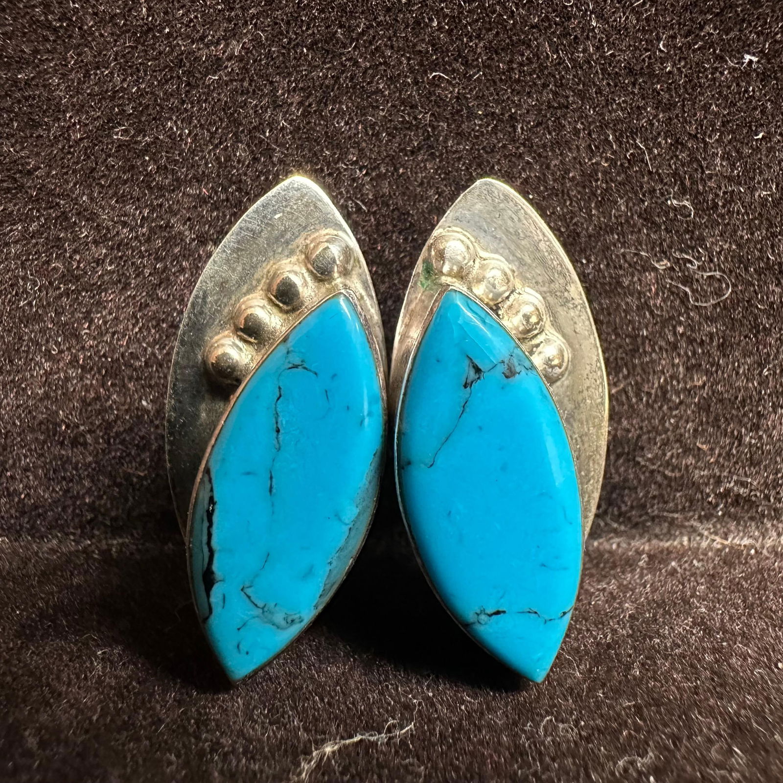 Blue Turquoise Modernist Style Silver Clip On Earrings V27: This item is in good pre-owned, previously used/displayed condition with noticeable light wear and surface scratches. Please reference all photos for full details. This piece of jewelry has been