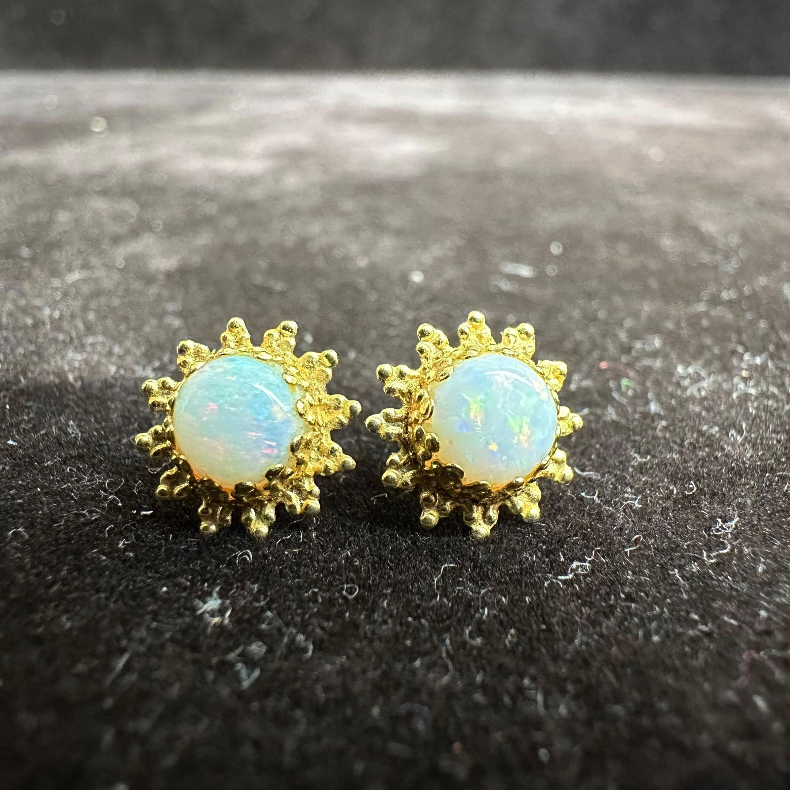 Sunburst Opal Style Stud 14K Gold Earrings V54: This item is in good pre-owned, previously used/displayed condition with noticeable light wear and surface scratches. Please reference all photos for full details. This piece of jewelry has been teste