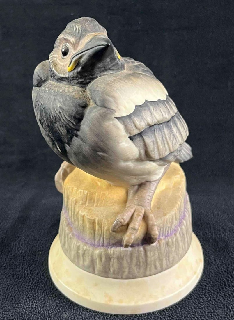 Boehm Fledgling Magpie Bird Figurine #476P (1 of 8)