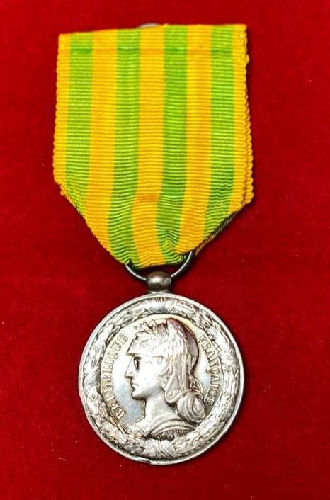 France Tonkin Expedition Commemorative Medal 1885 (1 of 2)