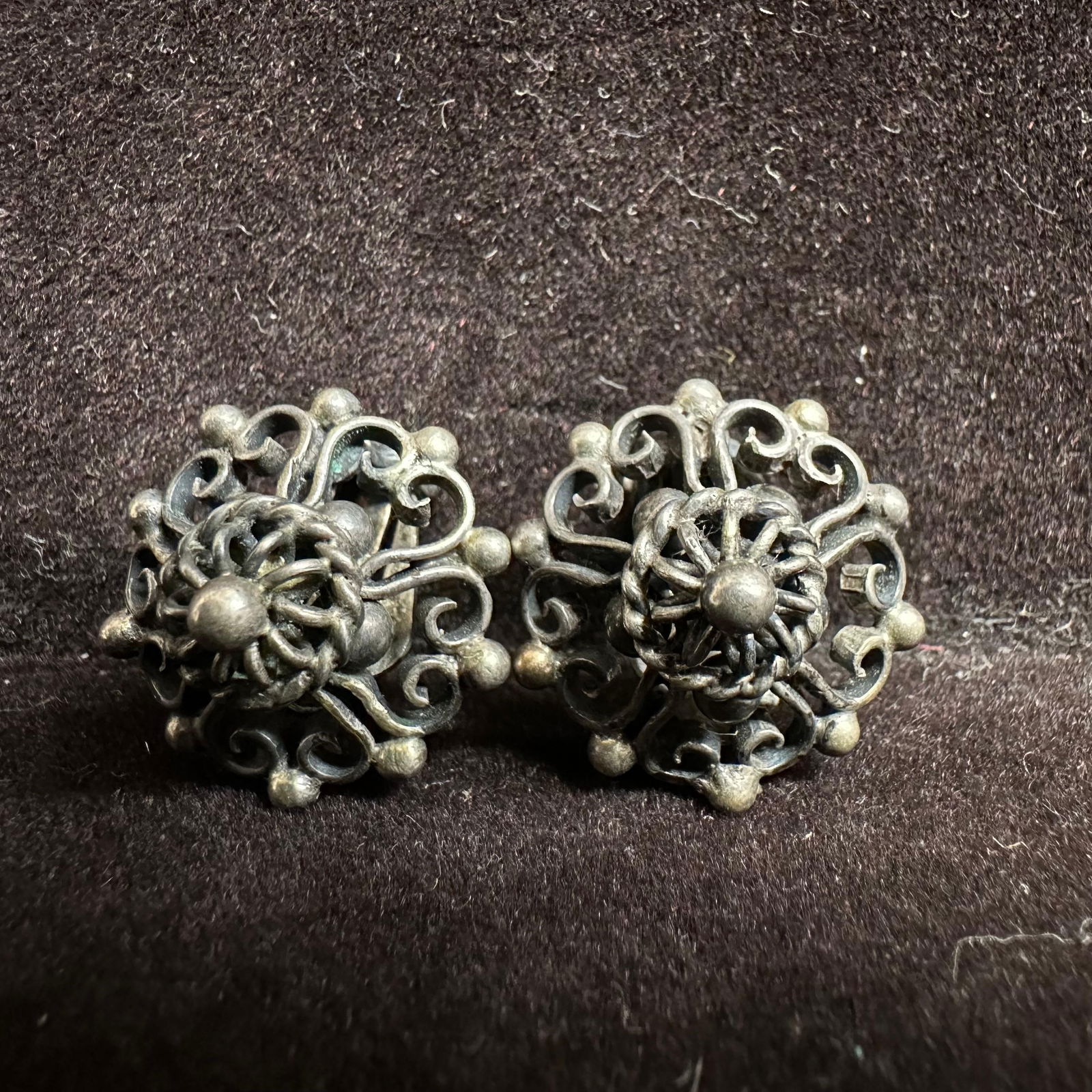 Circular Ornate Filigree Floral Like 800 Silver Clip On Earrings: These items are in good pre-owned, previously used/displayed condition with noticeable light wear and surface scratches. Please reference all photos for full details. These pieces of jewelry have been