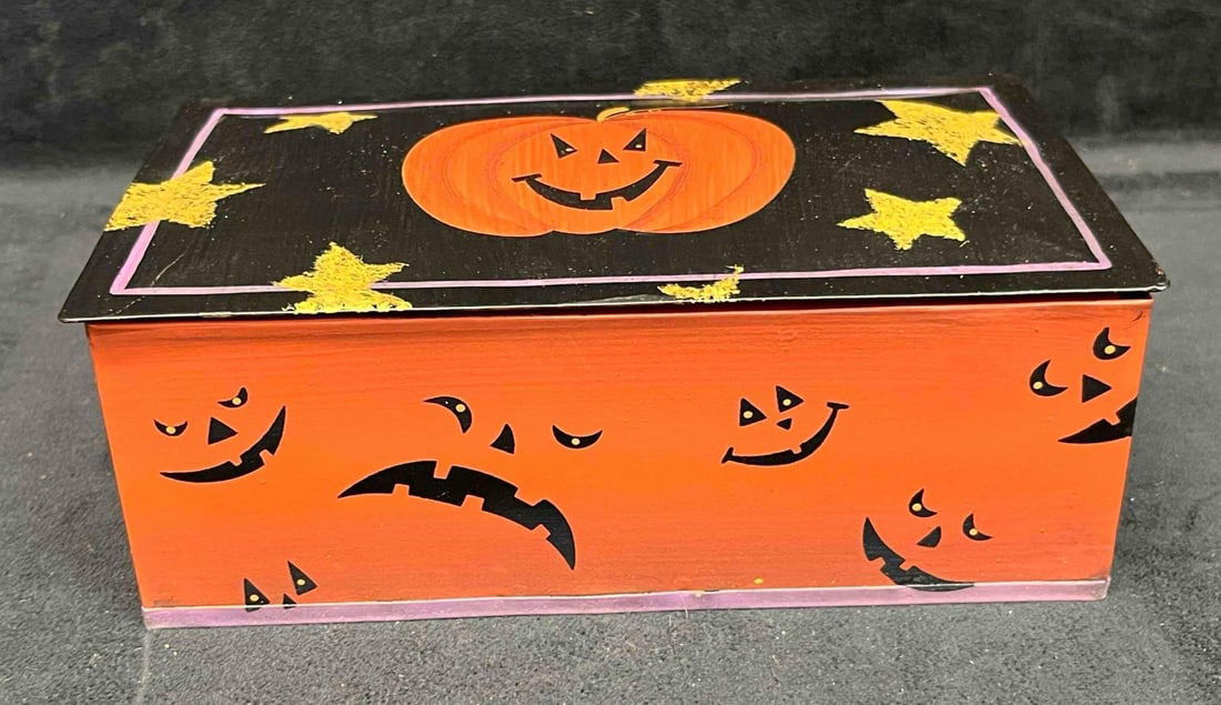 Tin Halloween Box Set A (1 of 10)