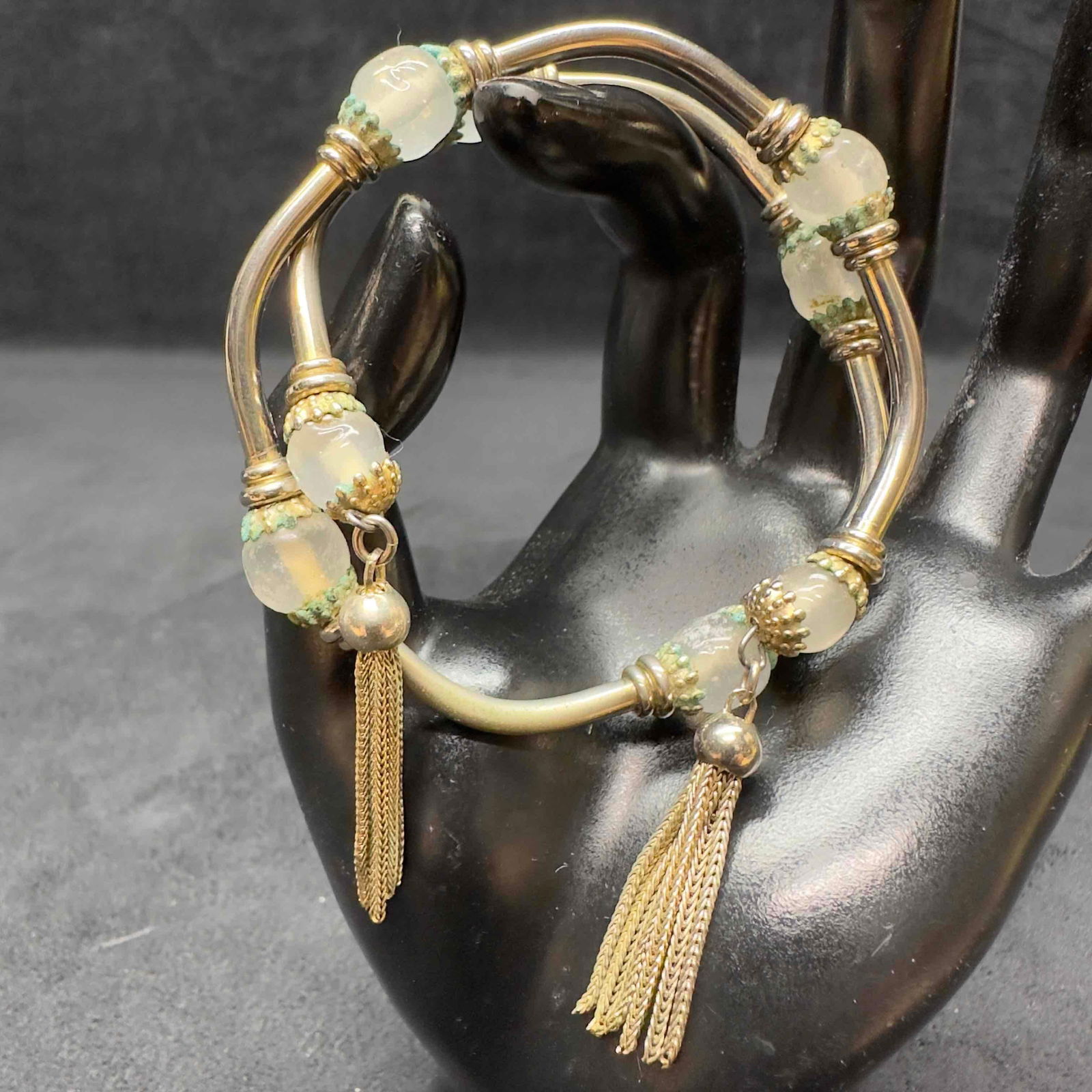 Murano Venetian Lamp Glass Work Clear White Beaded Tassel Bracelet Bangle B1: Murano Venetian Lamp Glass Work Clear White Beaded Tassel Bracelet Bangle B1. Bracelet with clear white colored glass beads with beautiful designs on each. The bracelet features bangles on both ends