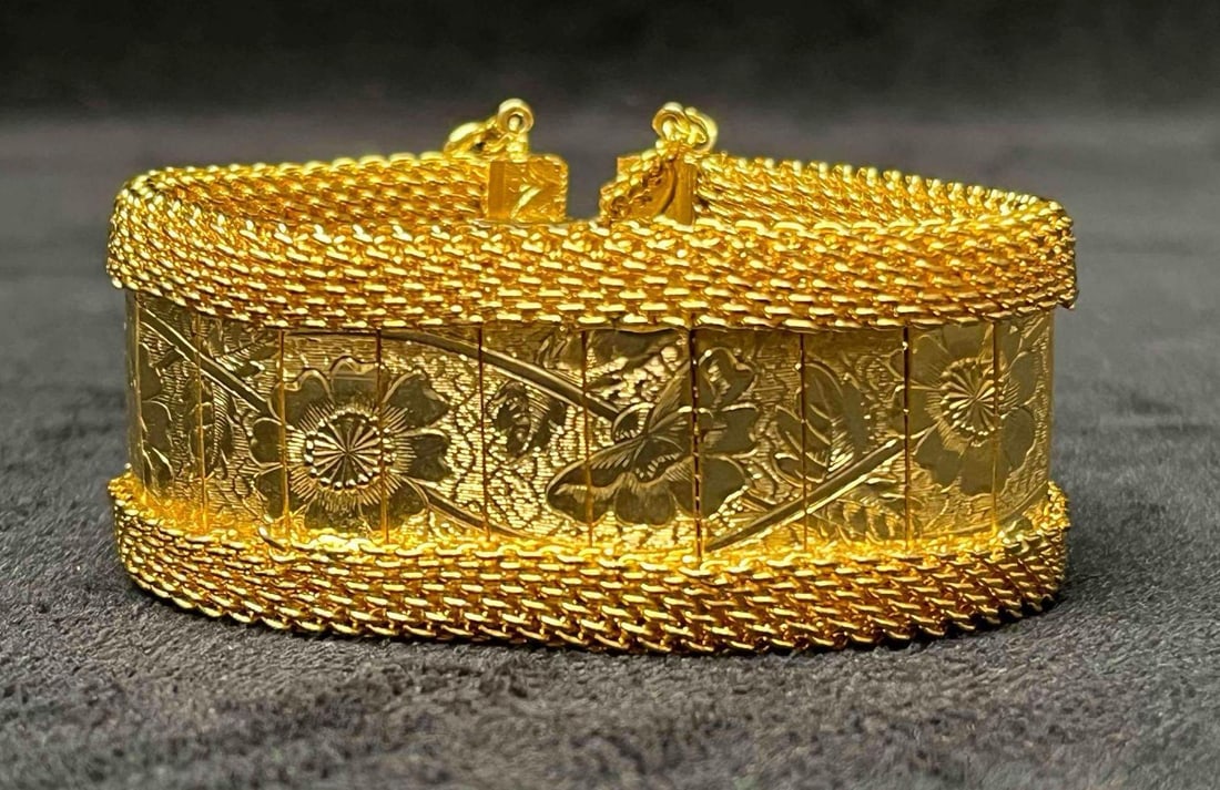 Signed Vintage Gold Tone Hobe Large Etched Floral Bracelet With Mesh & Security Chain: This lot contains a Signed Vintage Gold Tone Hobe Large Etched Floral Bracelet With Mesh & Security Chain. It is approx 3" x 2" x 1 1/4". Total weight is approx 2.9oz.Overall the Hobe Bracelet is in