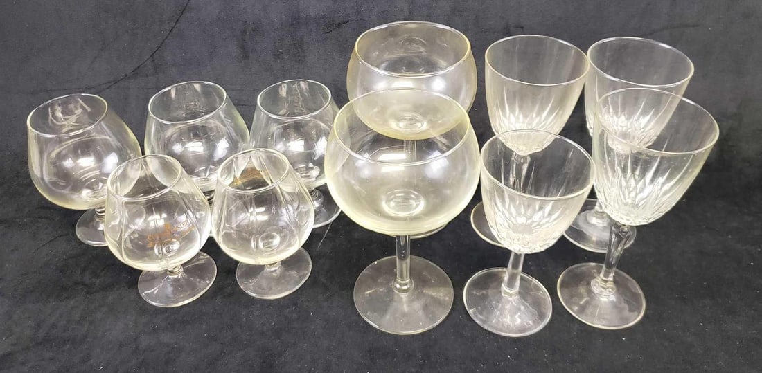 Set of 11 Stemmed Glasses (1 of 9)