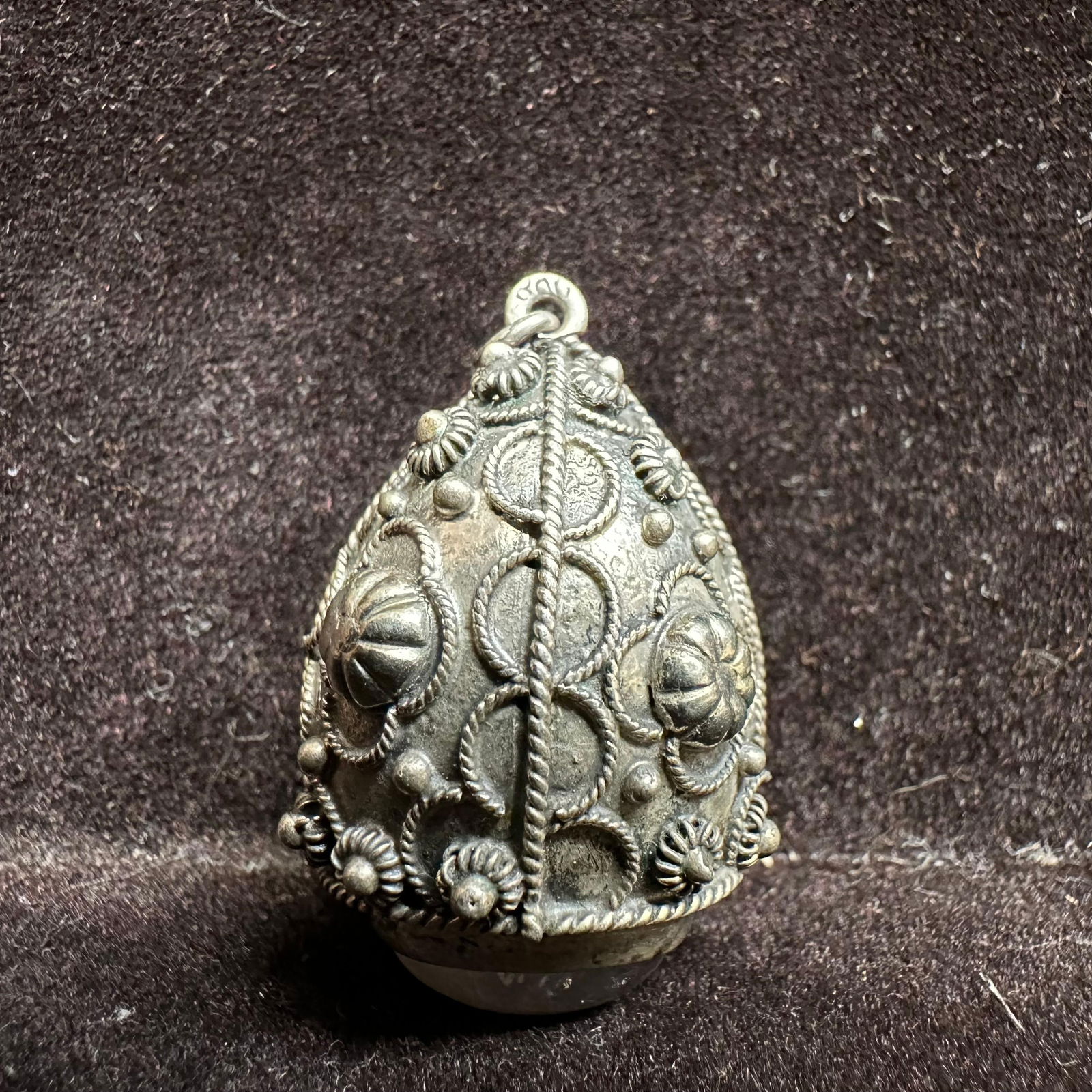 800 Silver Rose Quartz Victorian Etruscan Style Charm: This item is in good pre-owned, previously used/displayed condition with noticeable light wear and surface scratches. Please reference all photos for full details. This piece of jewelry has been