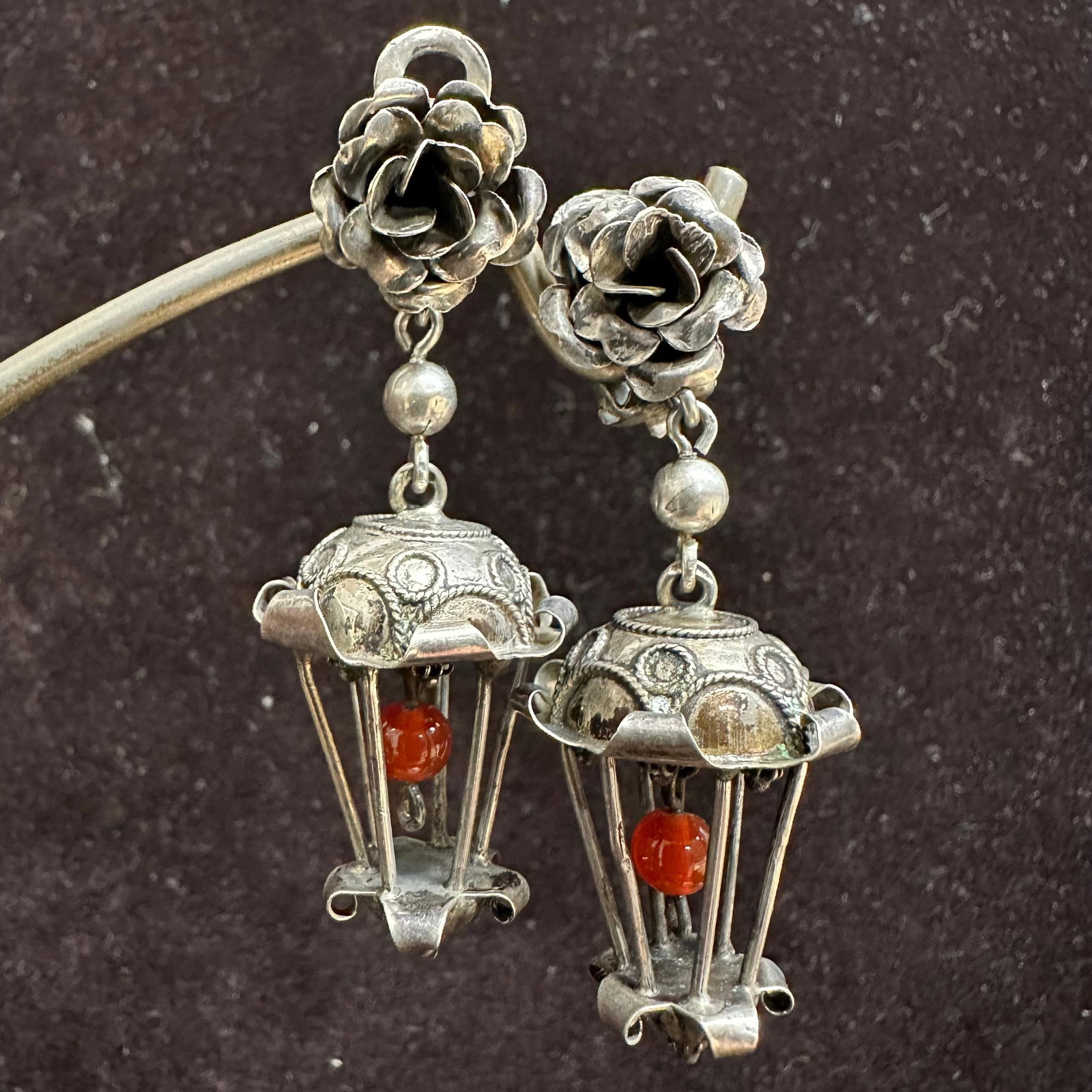 Lantern Rose Red Bead Silver Clip Earrings T21: This item is in good pre-owned, previously used/displayed condition with noticeable light wear and surface scratches. Please reference all photos for full details. This piece of jewelry has been