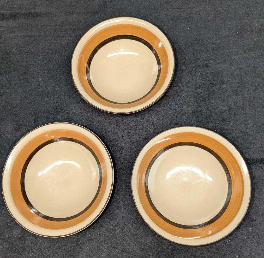 3 Vintage Momoyama Stoneware Cereal Bowls B: 3 Vintage Momoyama Stoneware Cereal Bowls B. Each is approx 6 5/8" x 2" x 6 5/8" and the total weight is 1.85lb. The bowls have some light scratches from use.