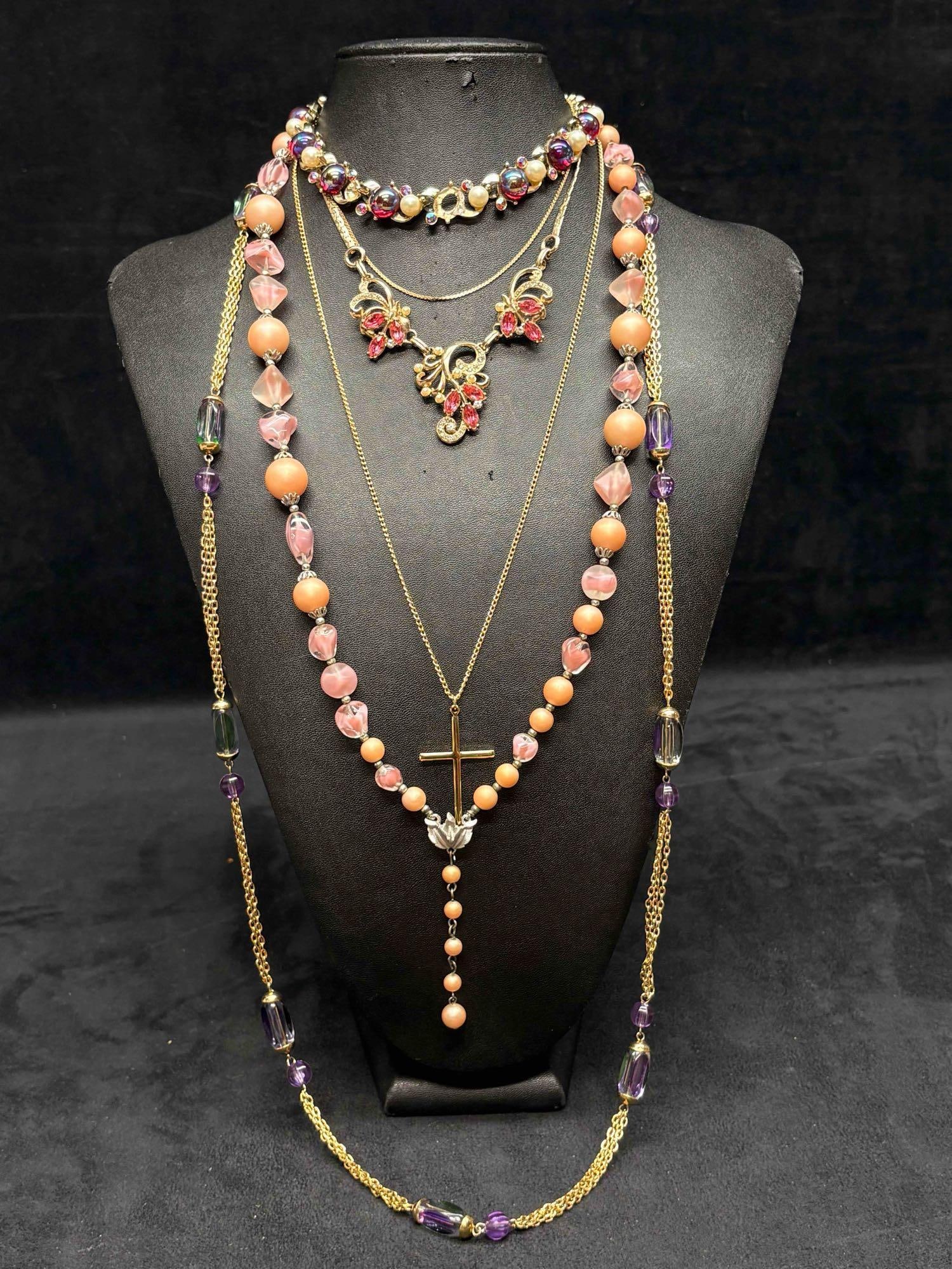 6pc Multi Colored Gold Ornate Necklace Lot: This lot consists of 6 pre-owned costume jewelry necklaces with typical wear from use. Please review images for context of the lots visual conditions. APPROX WEIGHT: 6.3 OZ