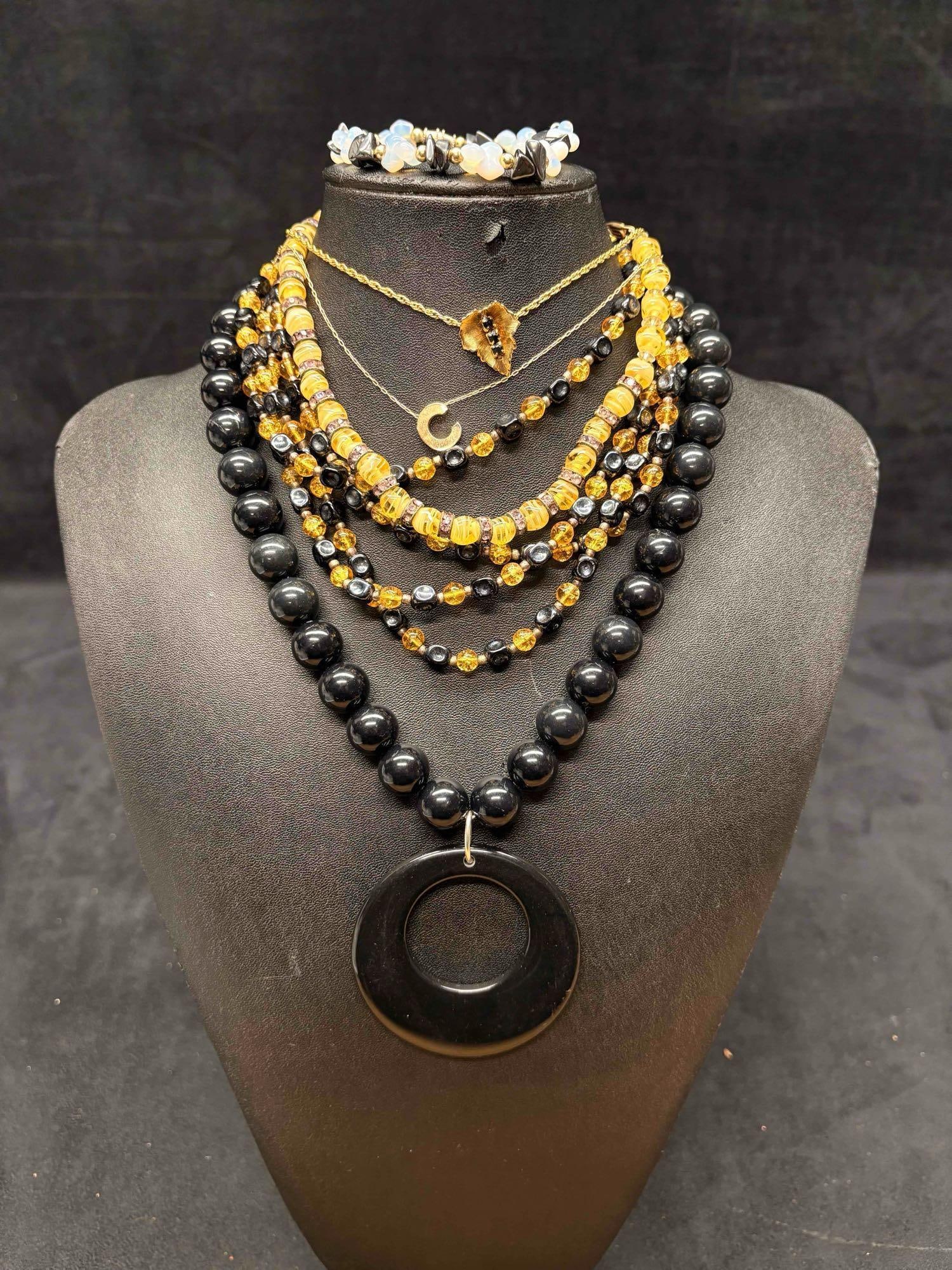 6pc Black Yellow and Gold Retro Honey Bee Necklace Lot: This lot consists of 6 pre-owned costume jewelry necklaces with typical wear from use. Please review images for context of the lots visual conditions. APPROX. WEIGHT: 6.4 OZ