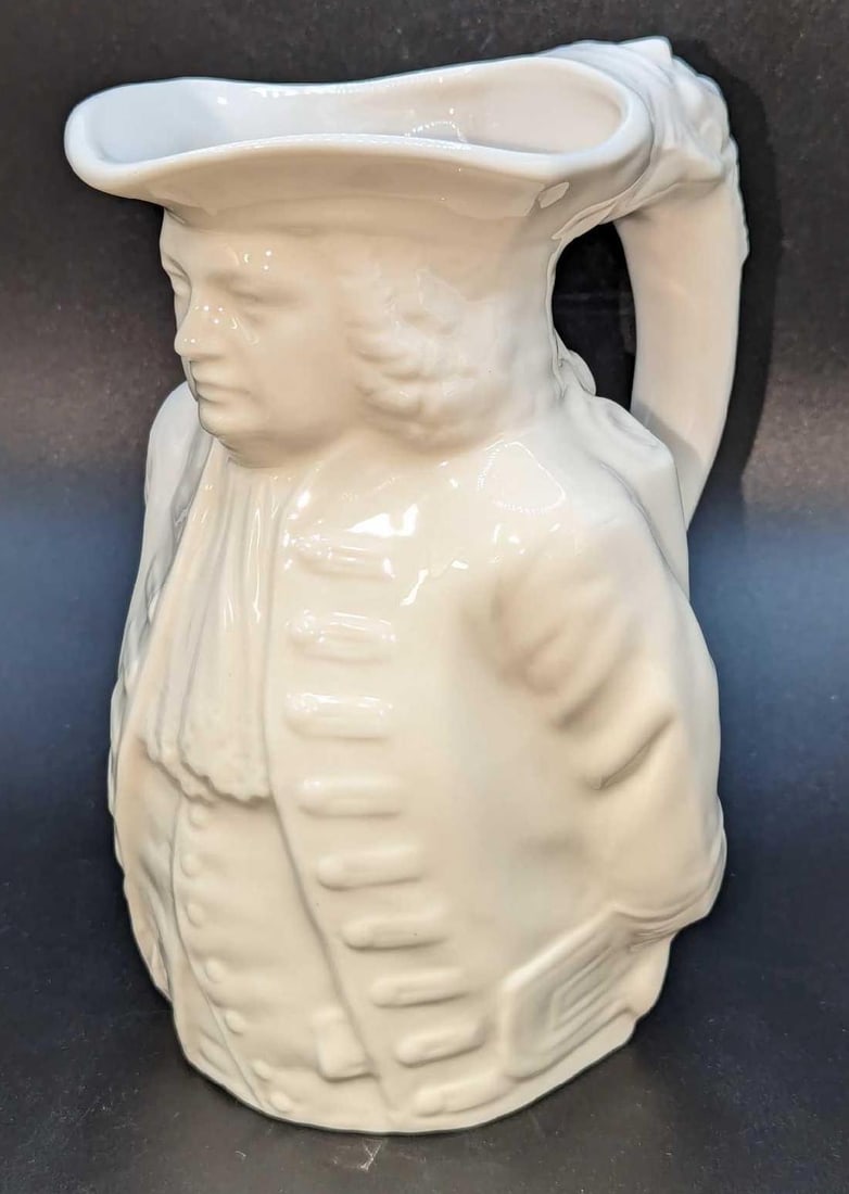 Retired Lenox Fine China William Penn Toby Pitcher: Retired Lenox Fine China William Penn Toby Pitcher. This is approx 5 1/2" x 5" x 6 7/8" and it weighs 1.29lb. The pitcher has no cracks or chips. Please see the images as they are part of the