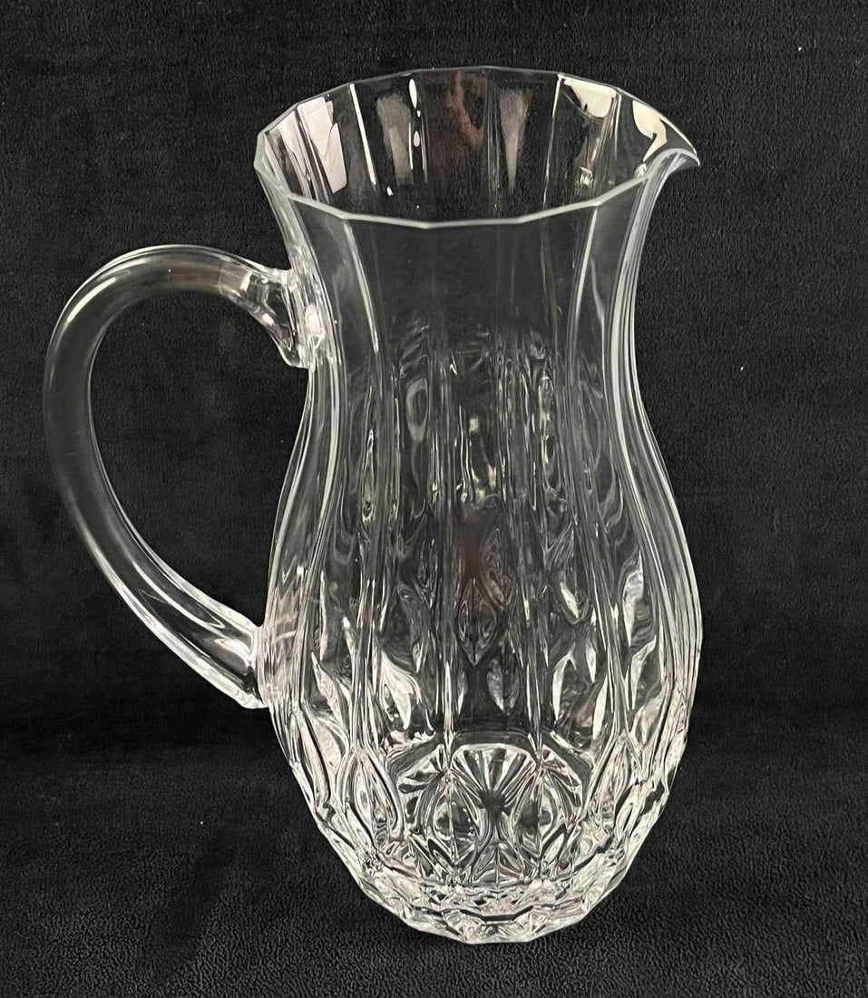 Cristal D'arques Garanti Bretagne Lead Crystal Pitcher: Cristal D'arques Garanti Bretagne Lead Crystal Pitcher. Made in France. The crystal pitcher is 7" x 5" x 9 5/8" and it weighs 2.82lbs. The pitcher is in a good, used condition with no chips or