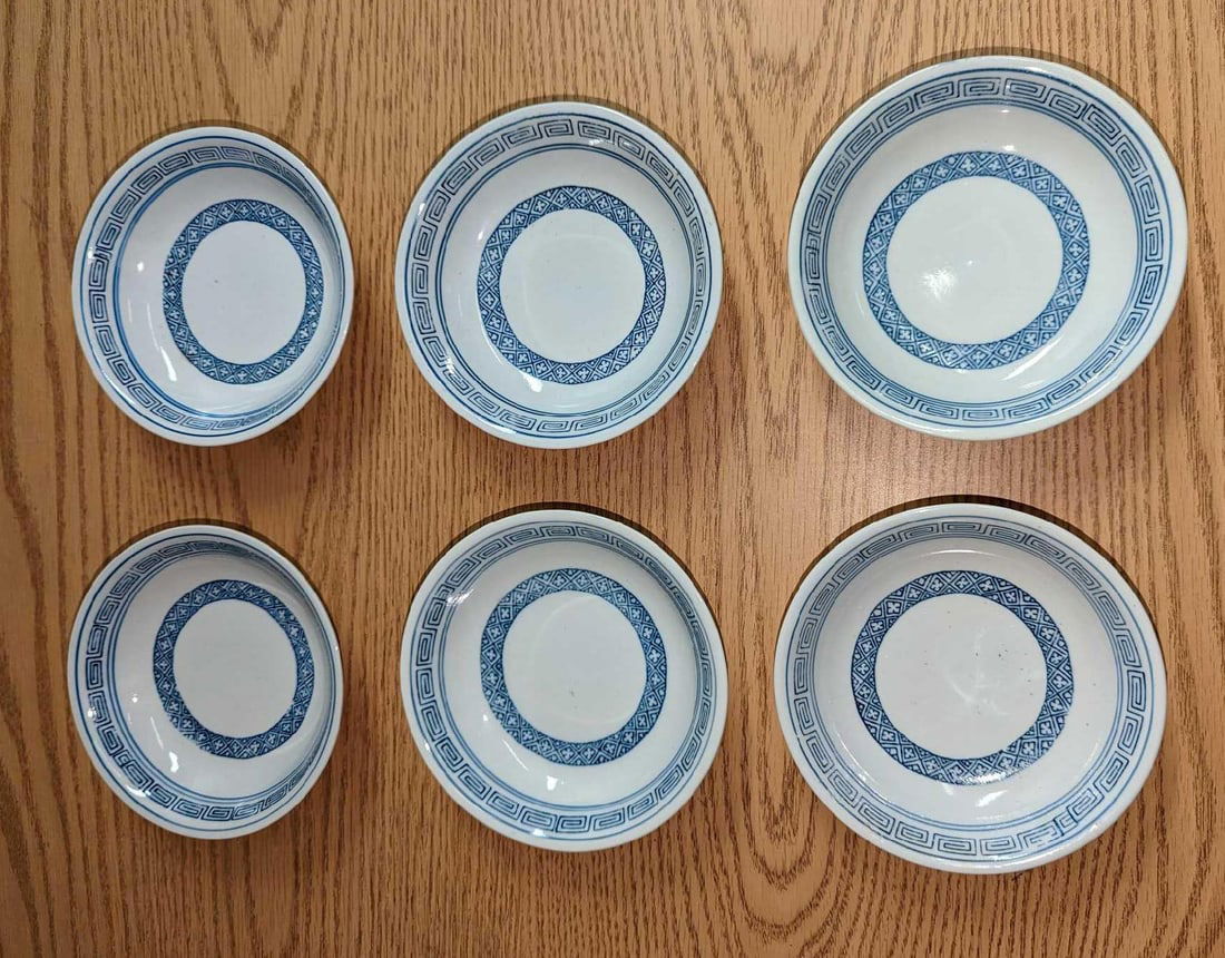 Set Of 6 Blue & White Japanese Porcelain Bowls: Set Of 6 Blue & White Japanese Porcelain Bowls. Small unmarked bowls are perfect for soup and even saucers for your pets. Each is approx 5 1/2" x 5 1/2" x 1 1/4" and together they weigh 3.23lbs. Each