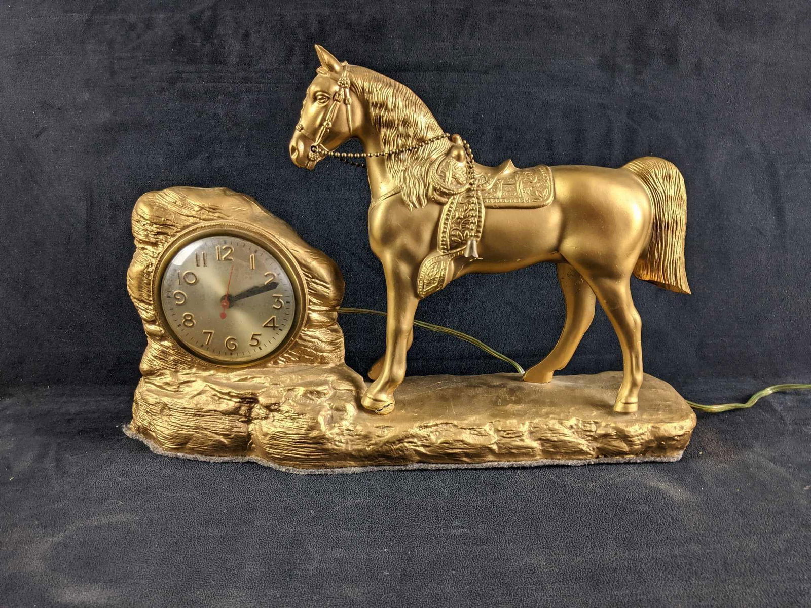 Gold Colored Horse Statue Clock - 7